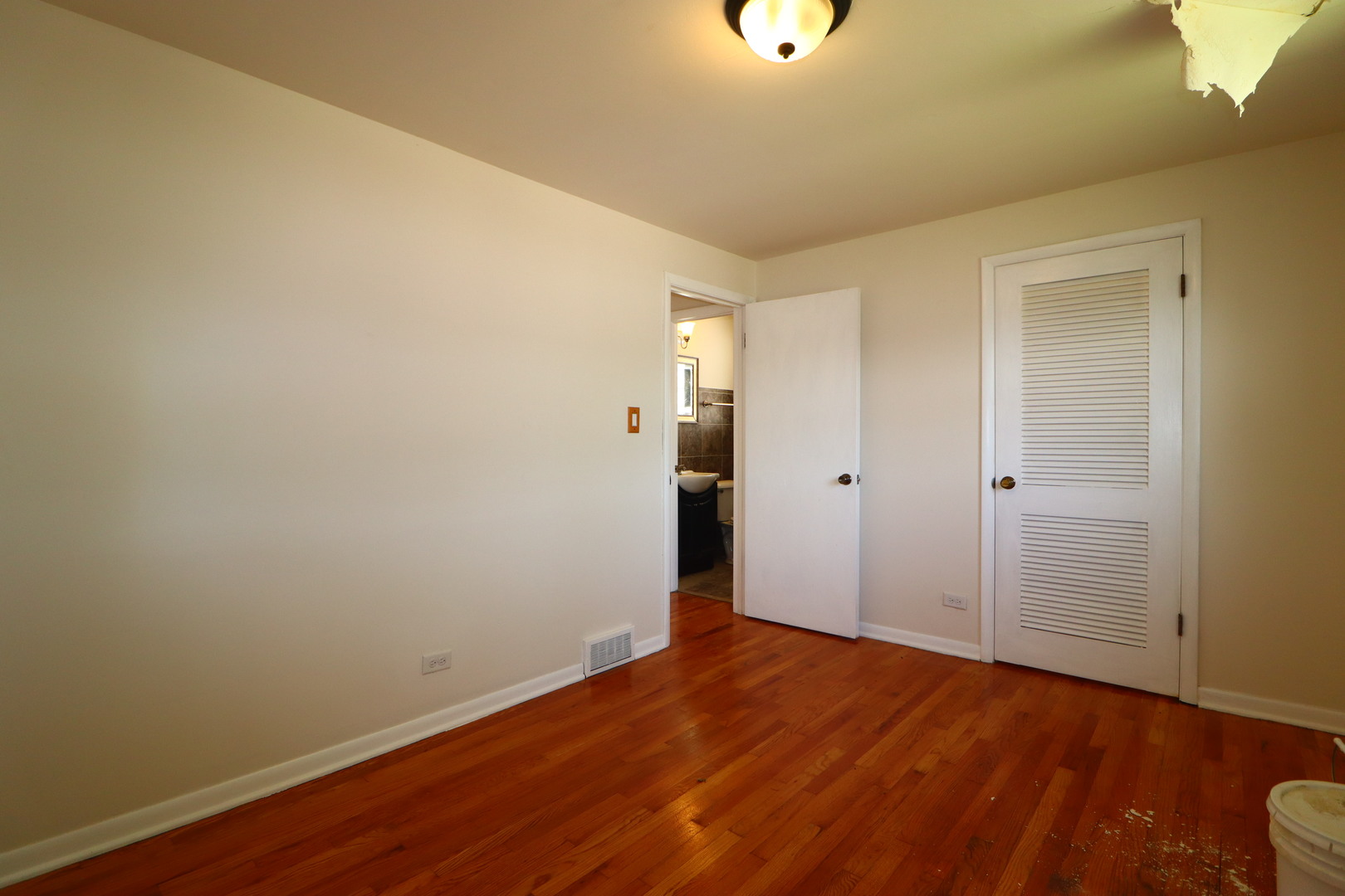 6745 S Bell Avenue, Chicago, IL 60636