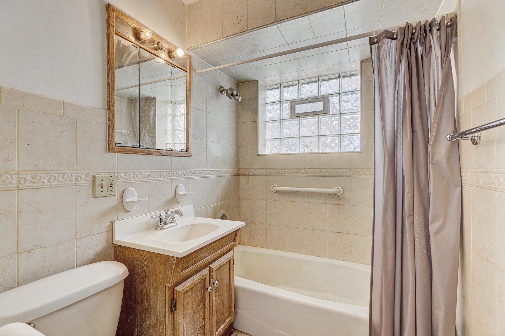 5716 W Gunnison Street, Chicago, IL 60630
