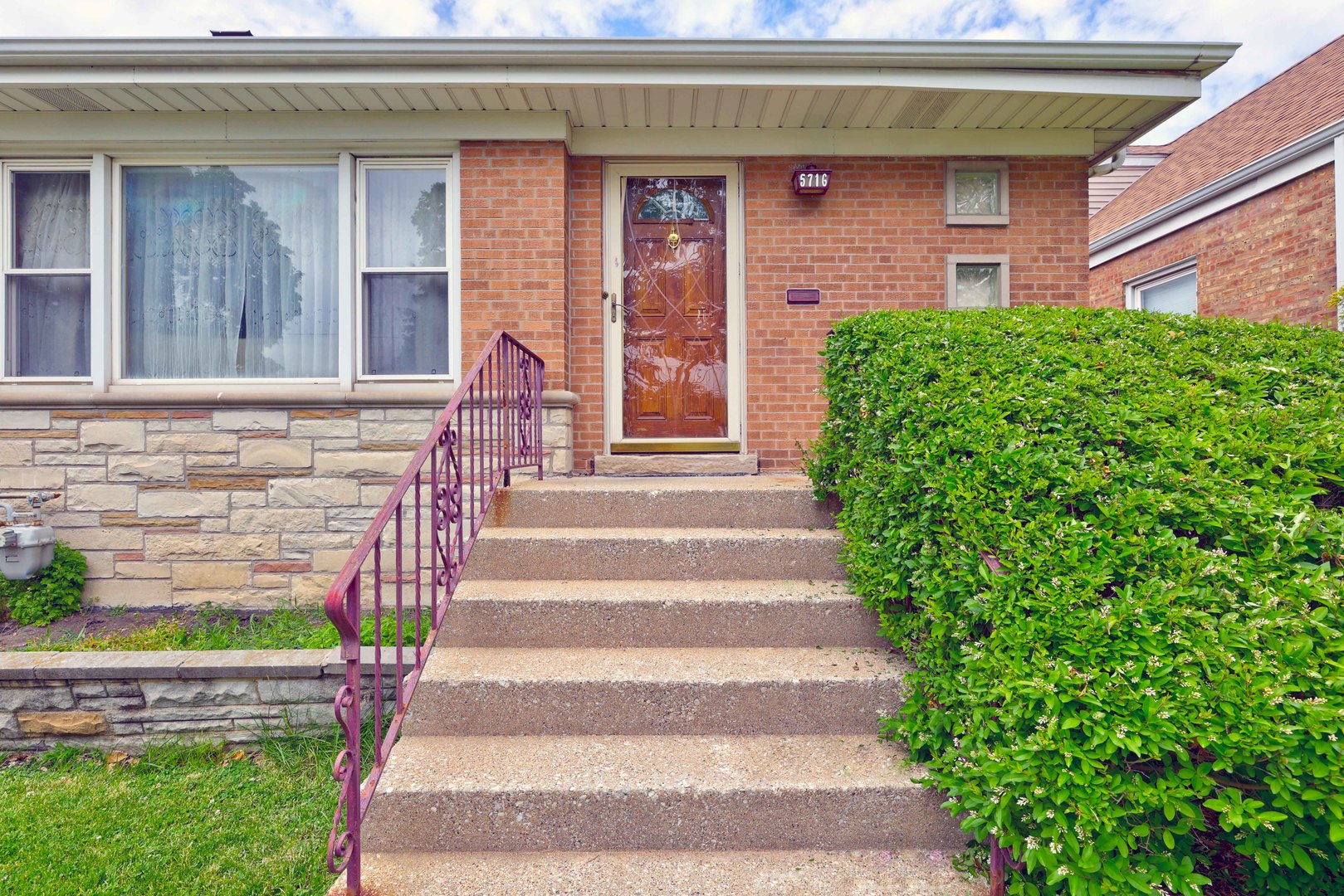 5716 W Gunnison Street, Chicago, IL 60630