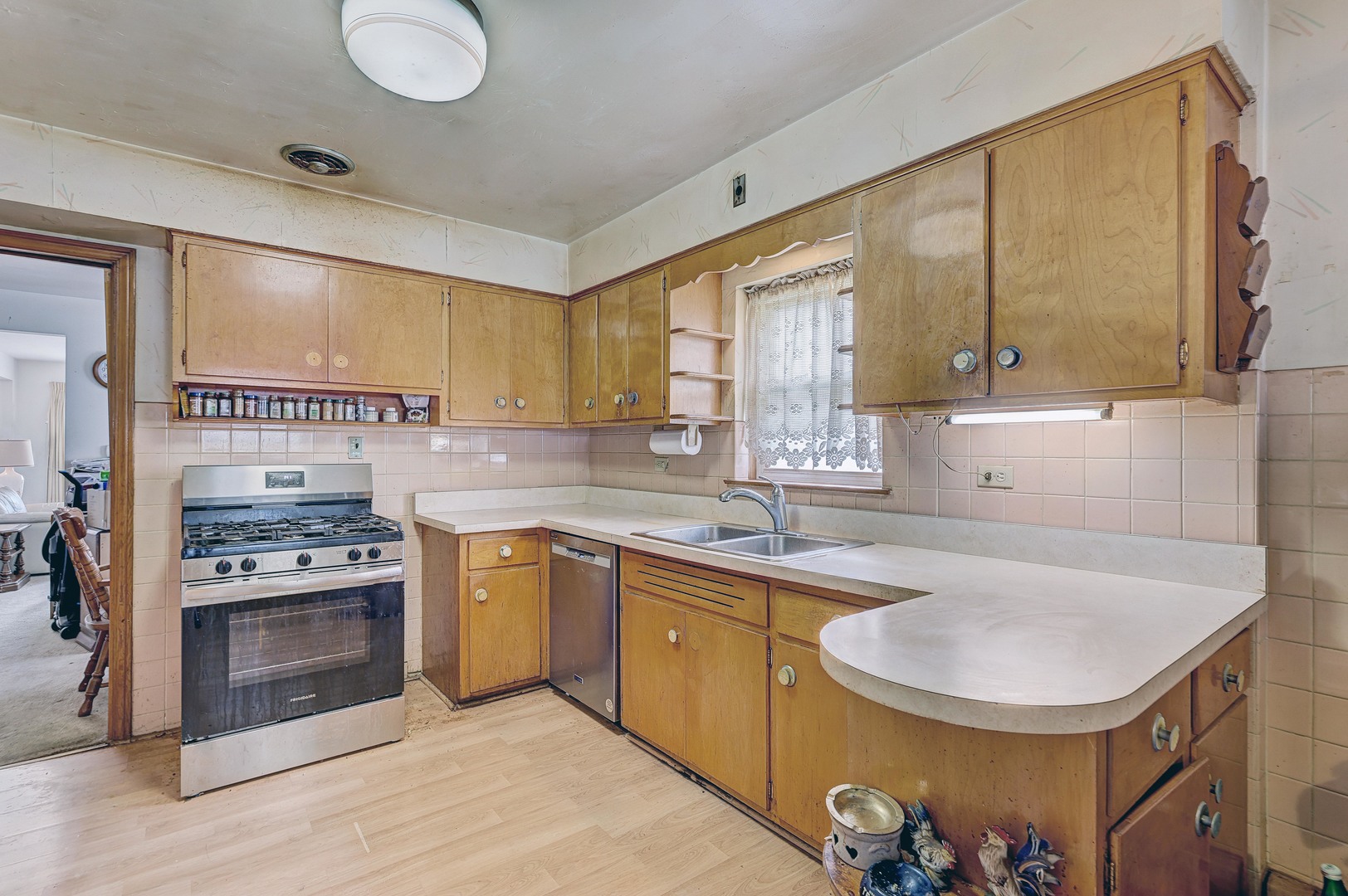 5716 W Gunnison Street, Chicago, IL 60630