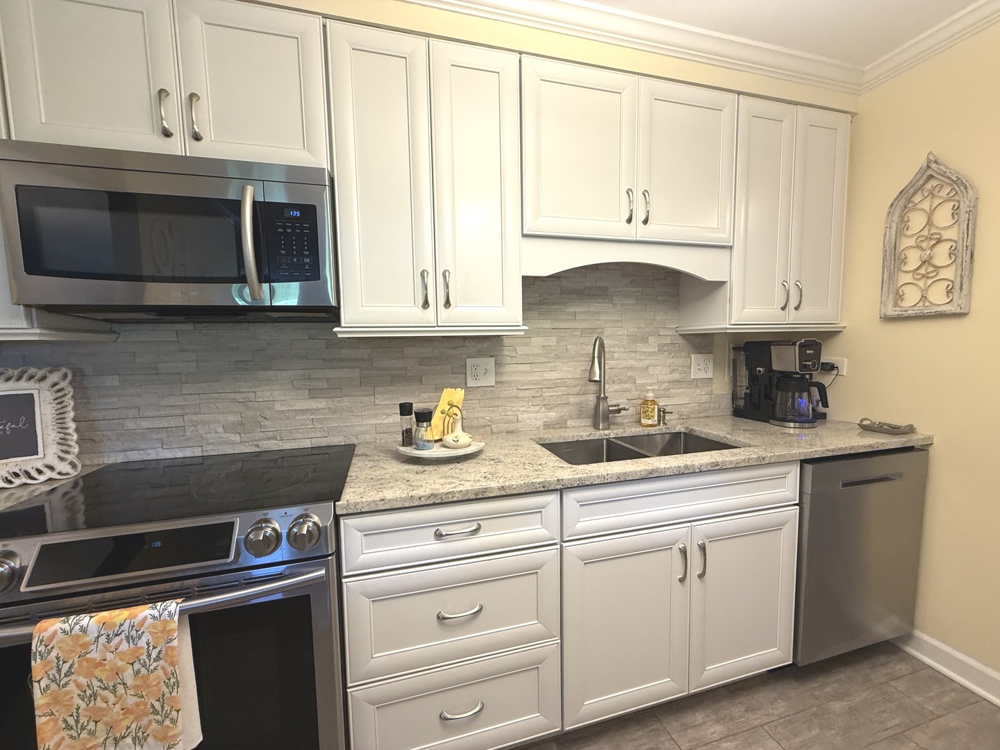 1405 E Central Road #411B, Arlington Heights, IL 60005