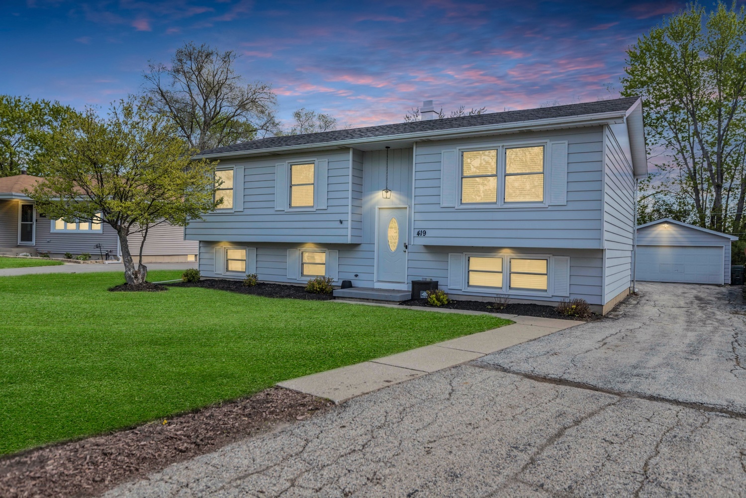 419 DEERPATH Drive, Lindenhurst, IL 60046