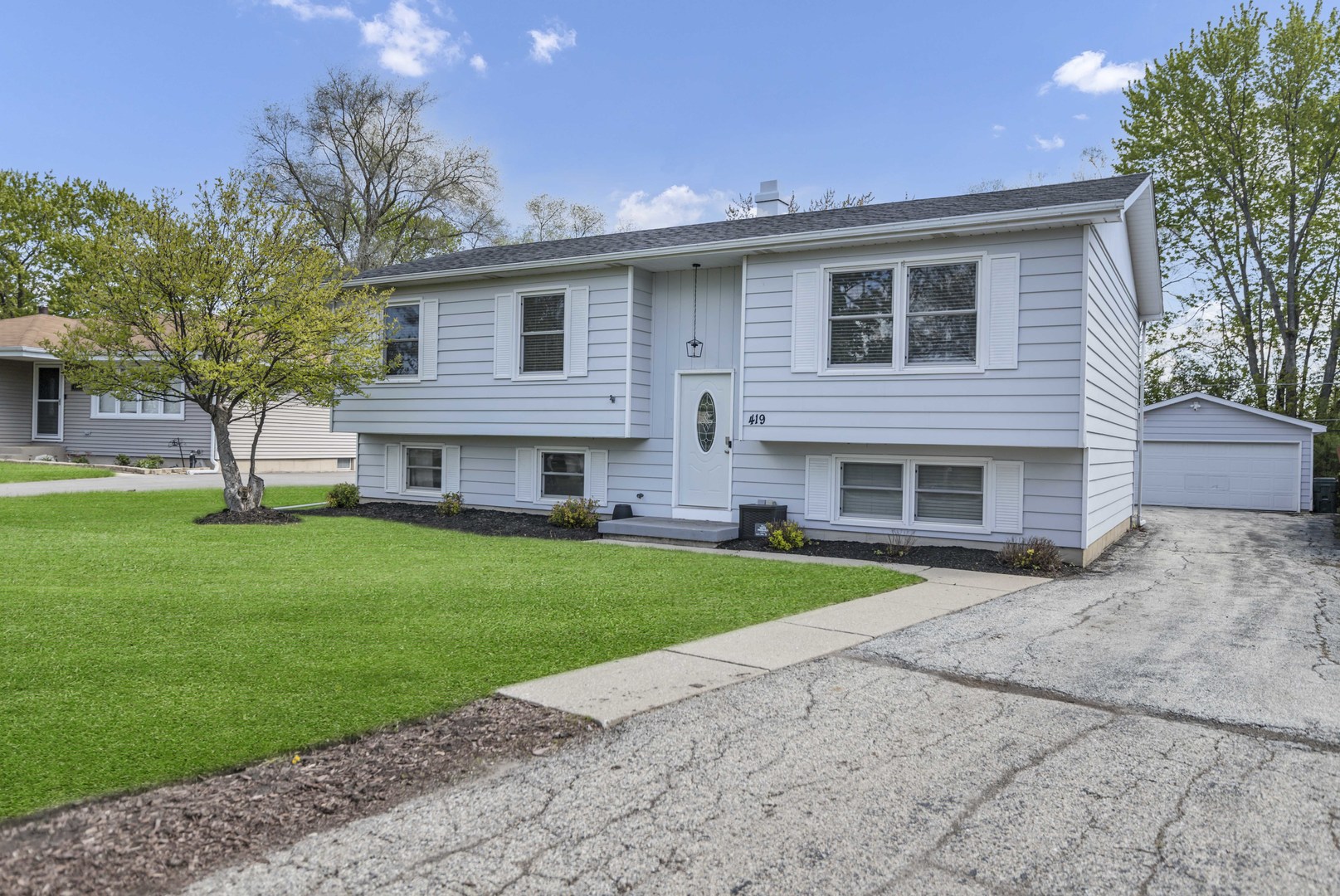 419 DEERPATH Drive, Lindenhurst, IL 60046