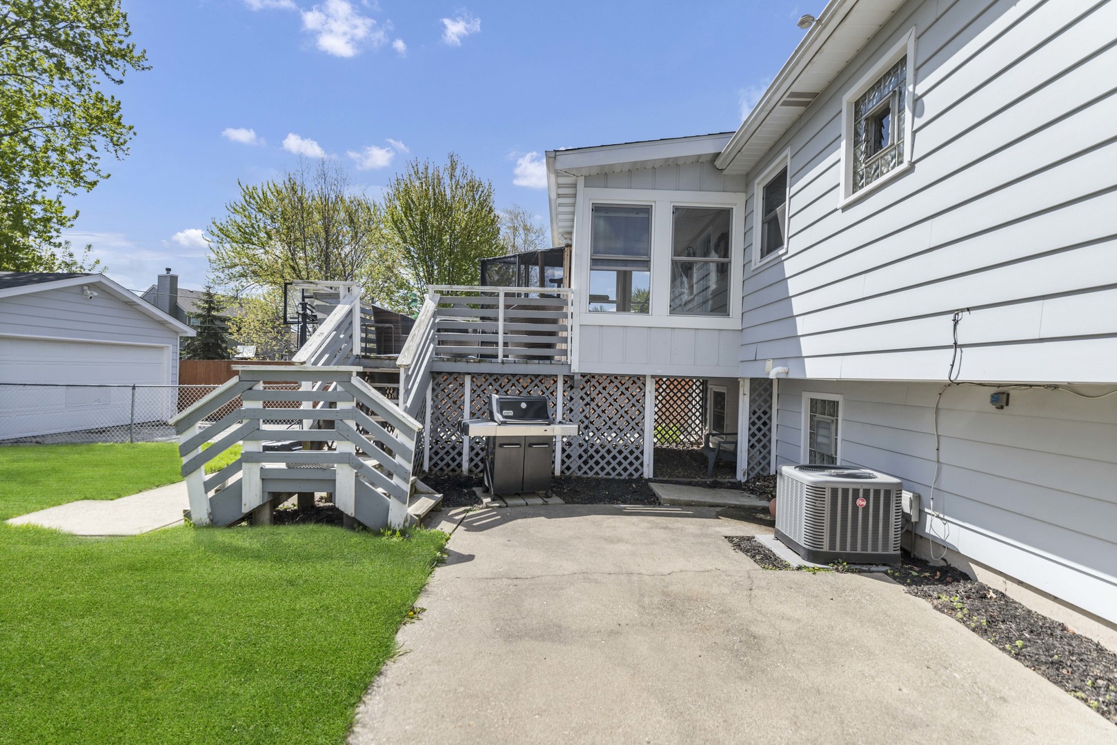 419 DEERPATH Drive, Lindenhurst, IL 60046