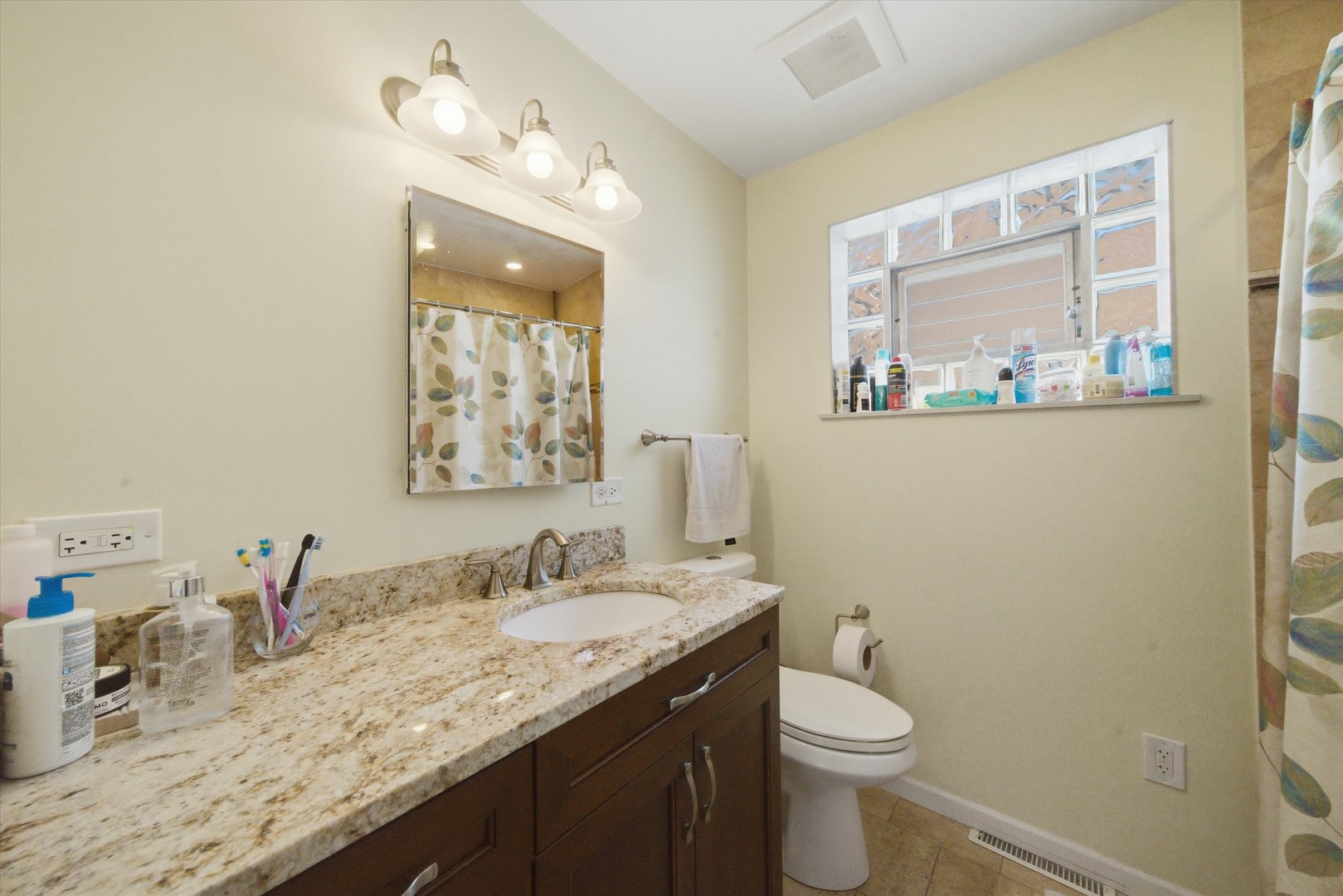 6122 W Leland Avenue, Chicago, IL 60630
