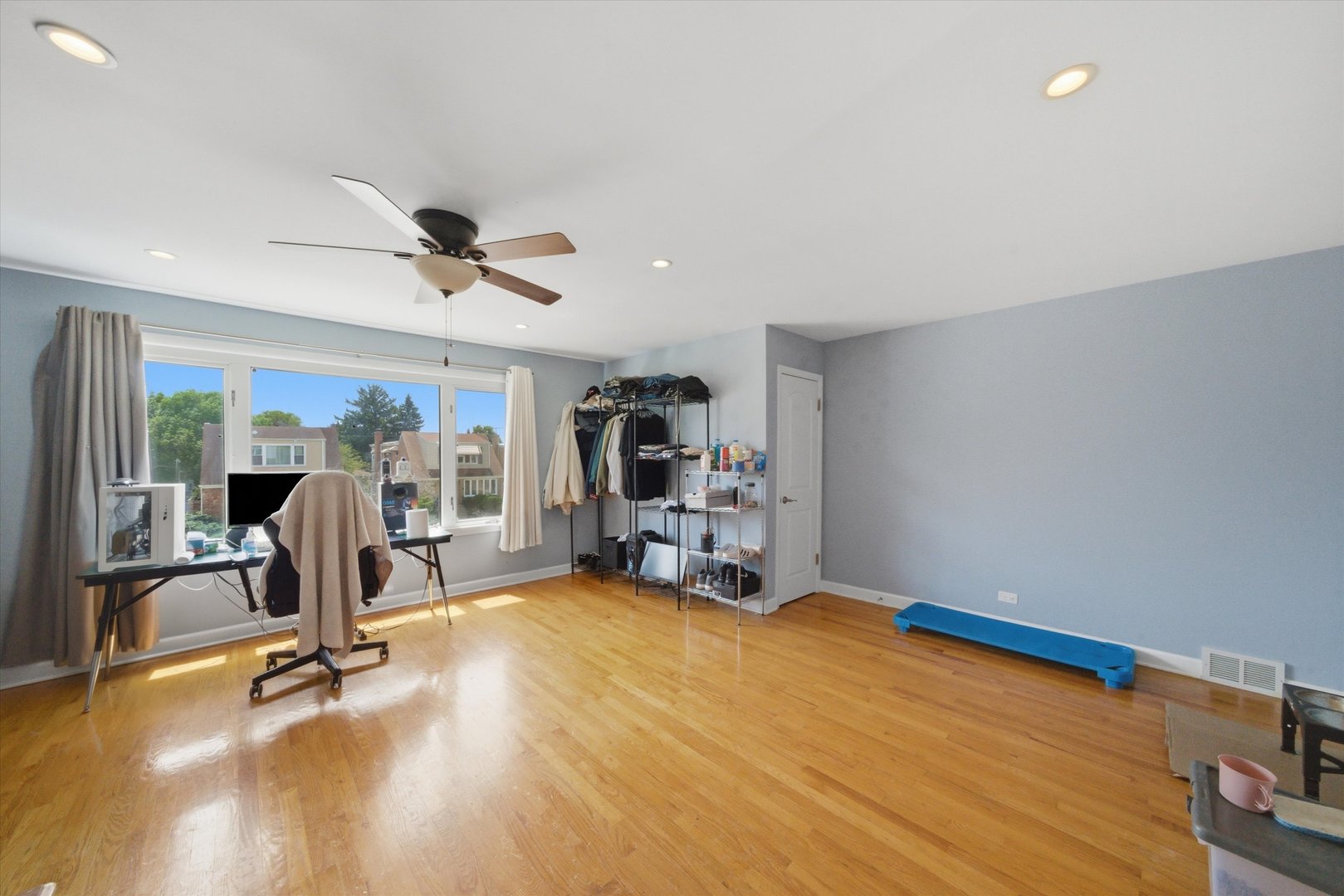 6122 W Leland Avenue, Chicago, IL 60630