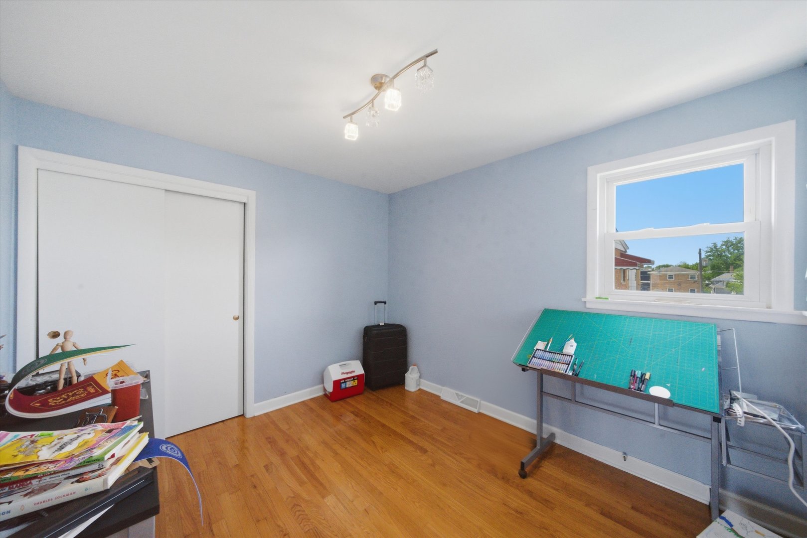 6122 W Leland Avenue, Chicago, IL 60630