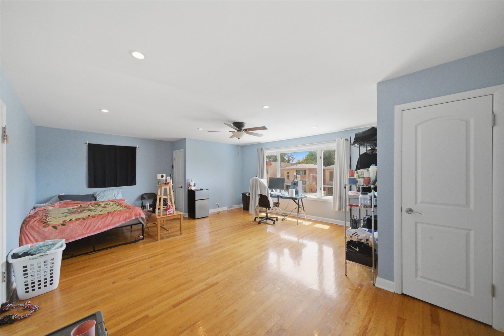6122 W Leland Avenue, Chicago, IL 60630
