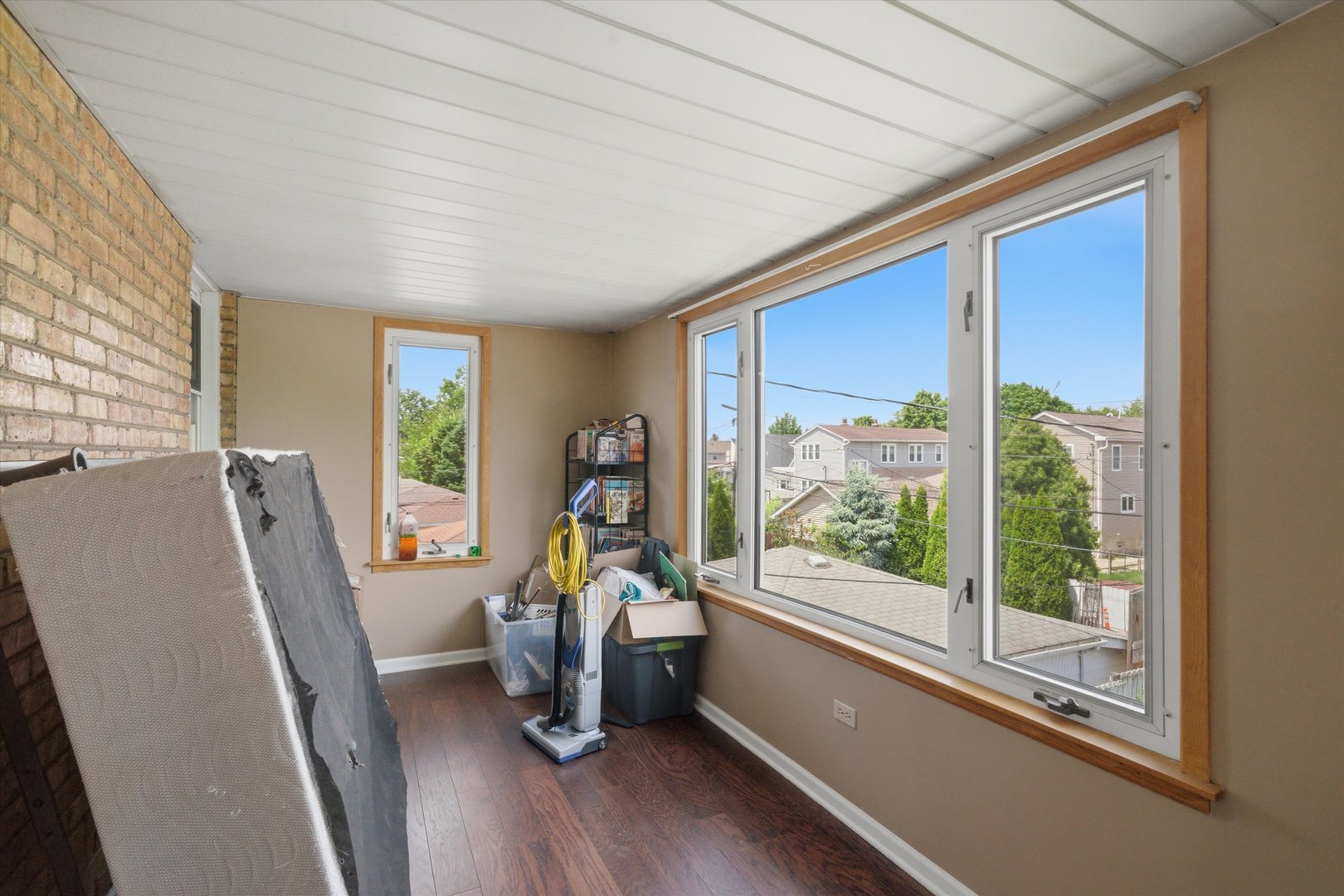 6122 W Leland Avenue, Chicago, IL 60630