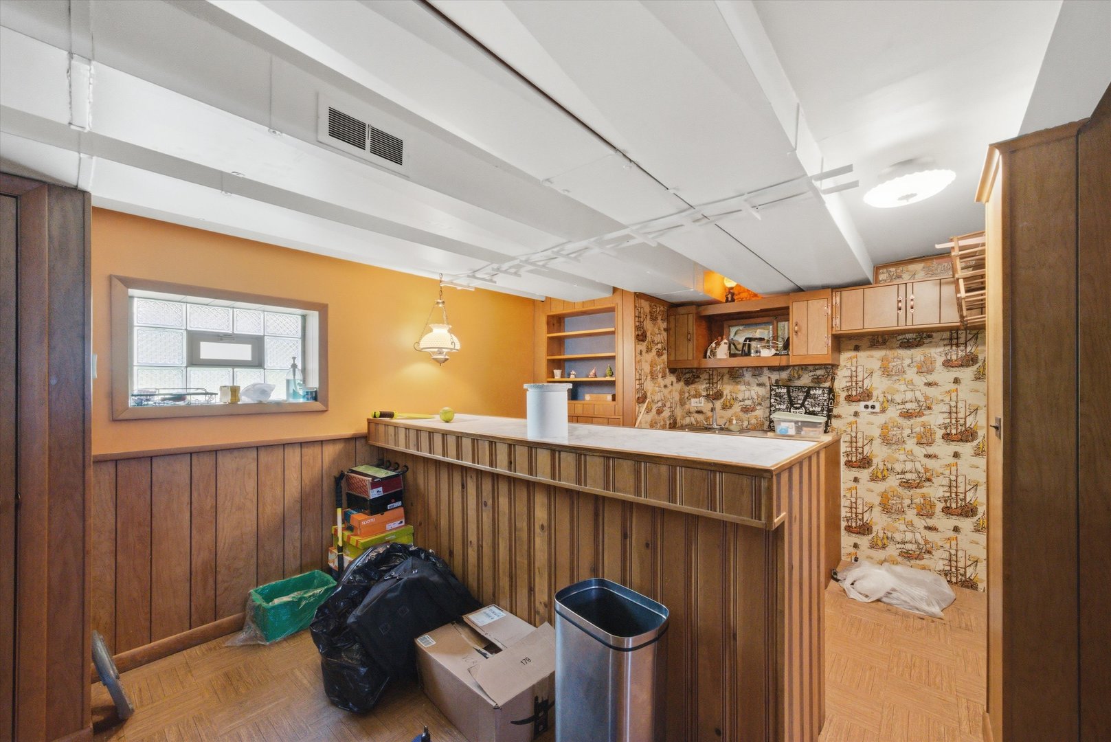 6122 W Leland Avenue, Chicago, IL 60630