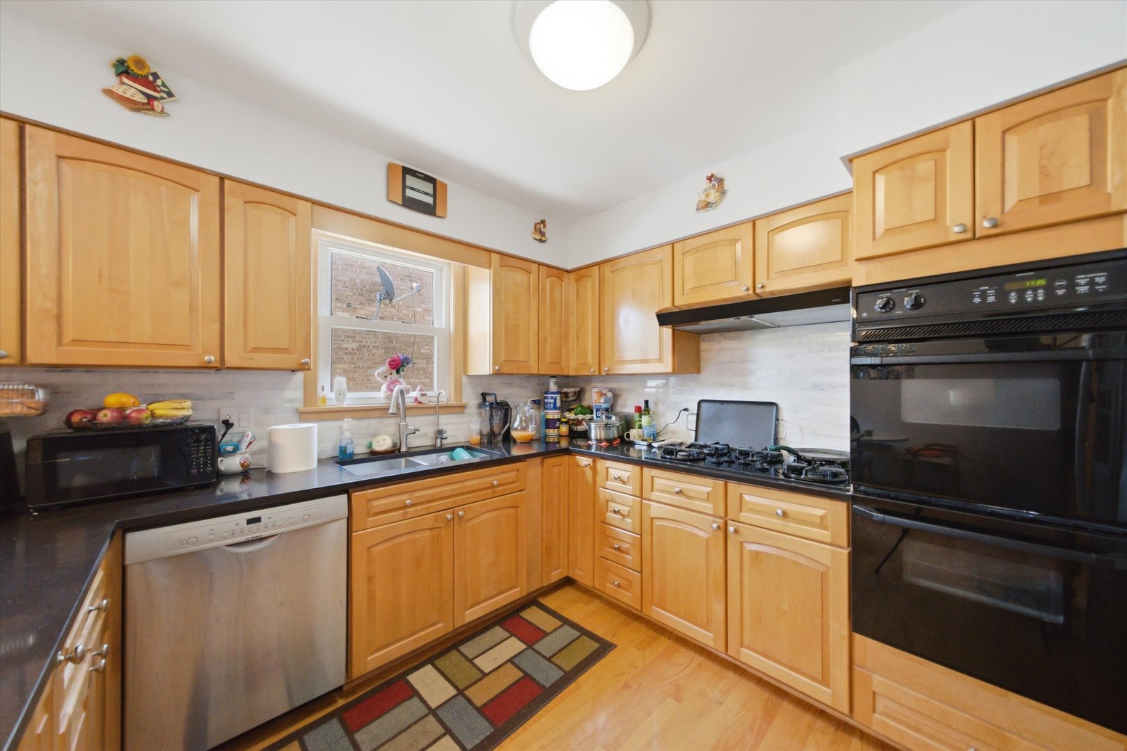 6122 W Leland Avenue, Chicago, IL 60630