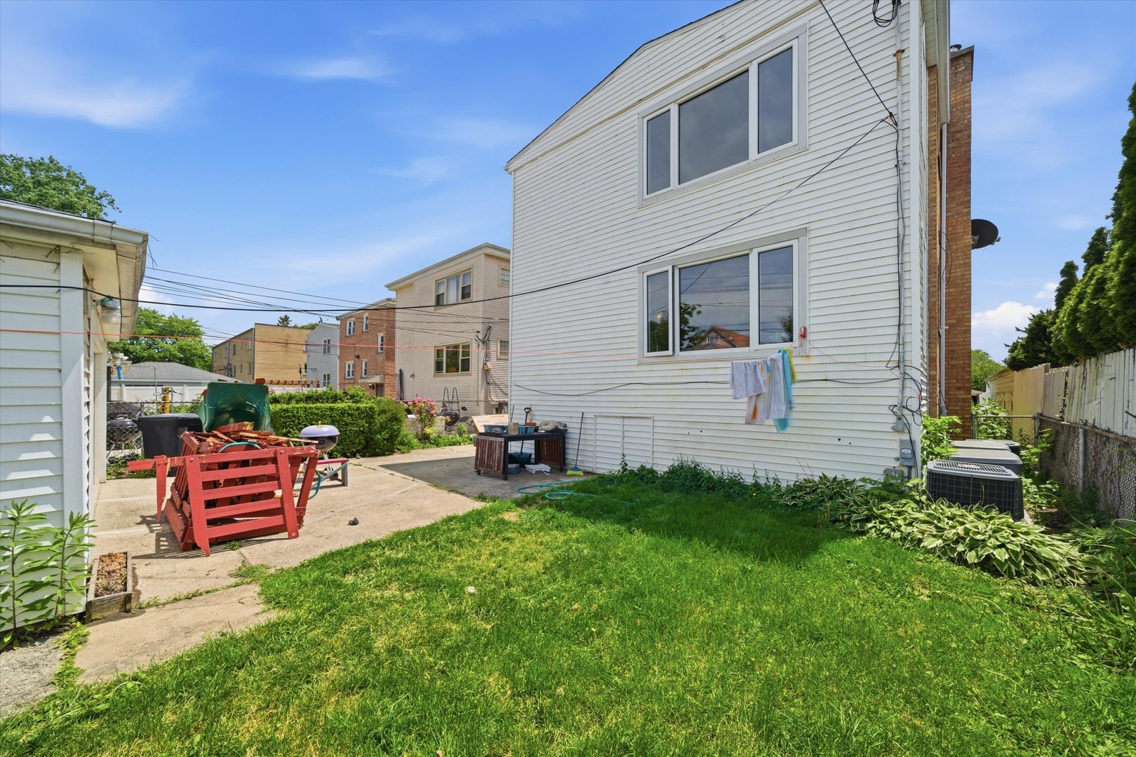 6122 W Leland Avenue, Chicago, IL 60630