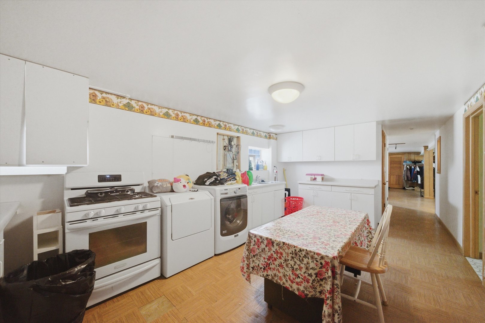 6122 W Leland Avenue, Chicago, IL 60630