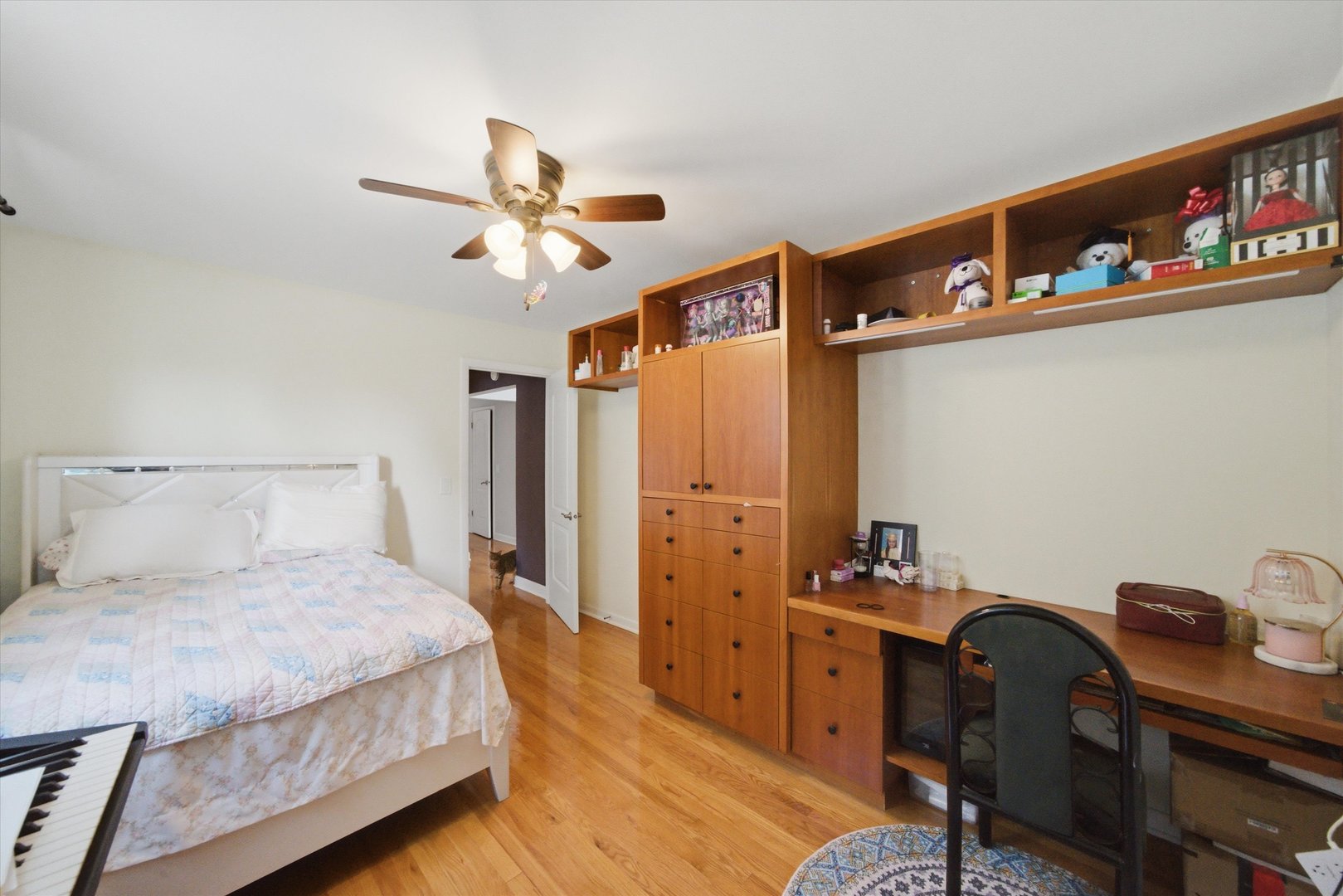 6122 W Leland Avenue, Chicago, IL 60630