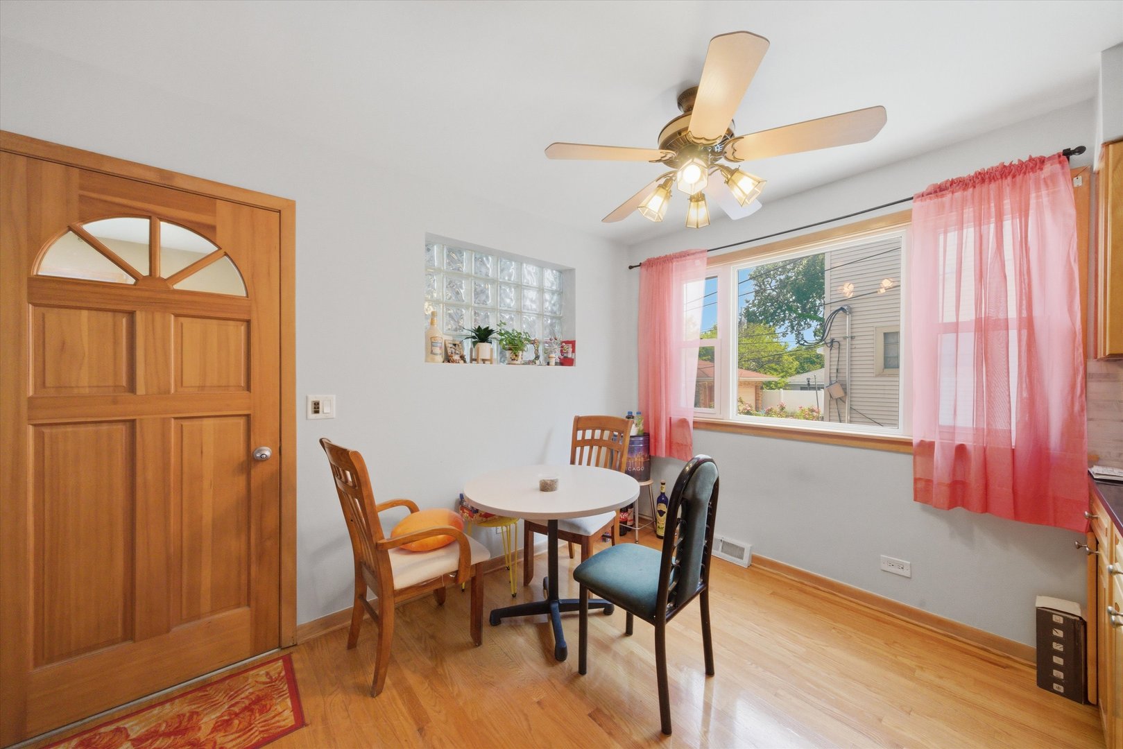 6122 W Leland Avenue, Chicago, IL 60630