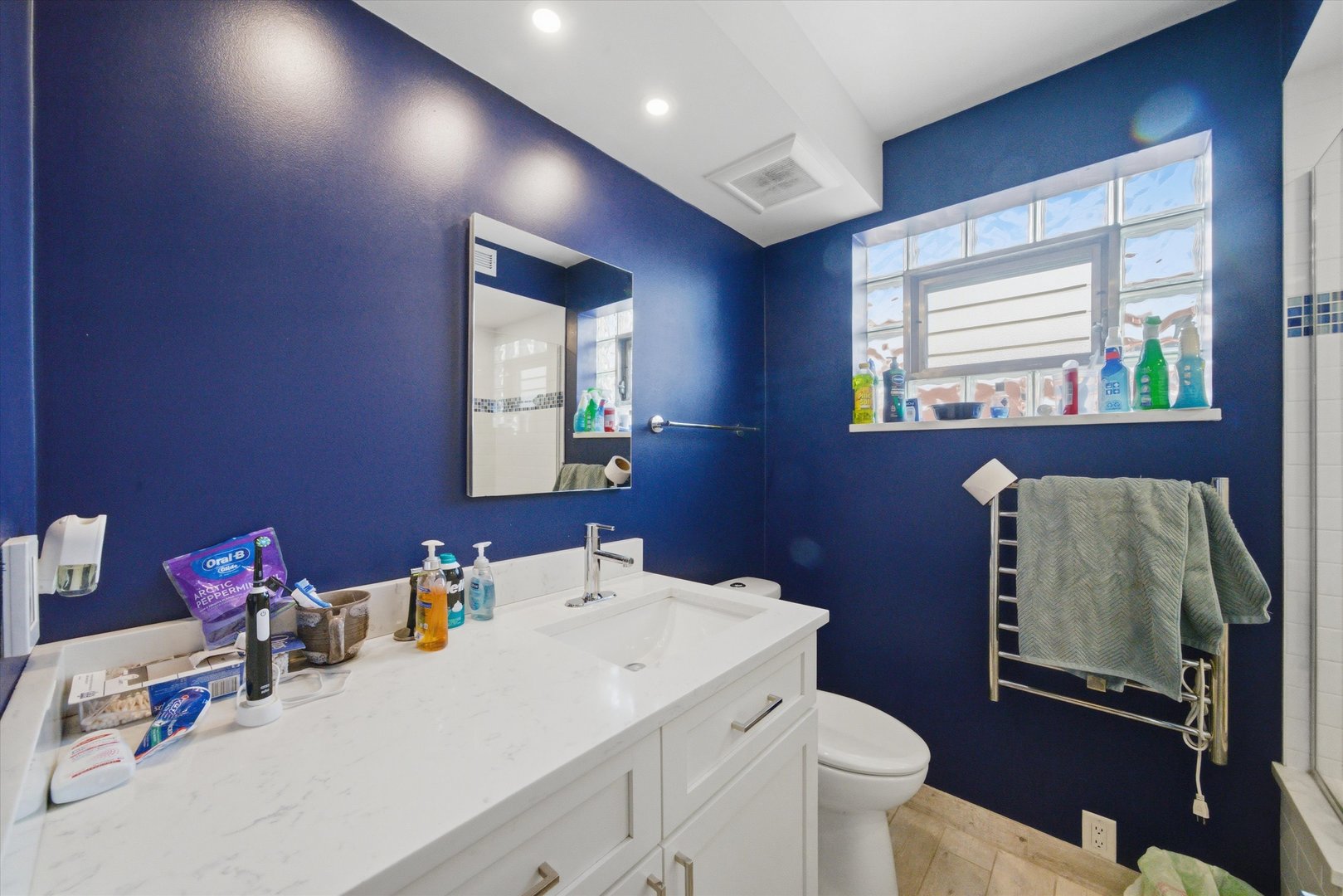 6122 W Leland Avenue, Chicago, IL 60630