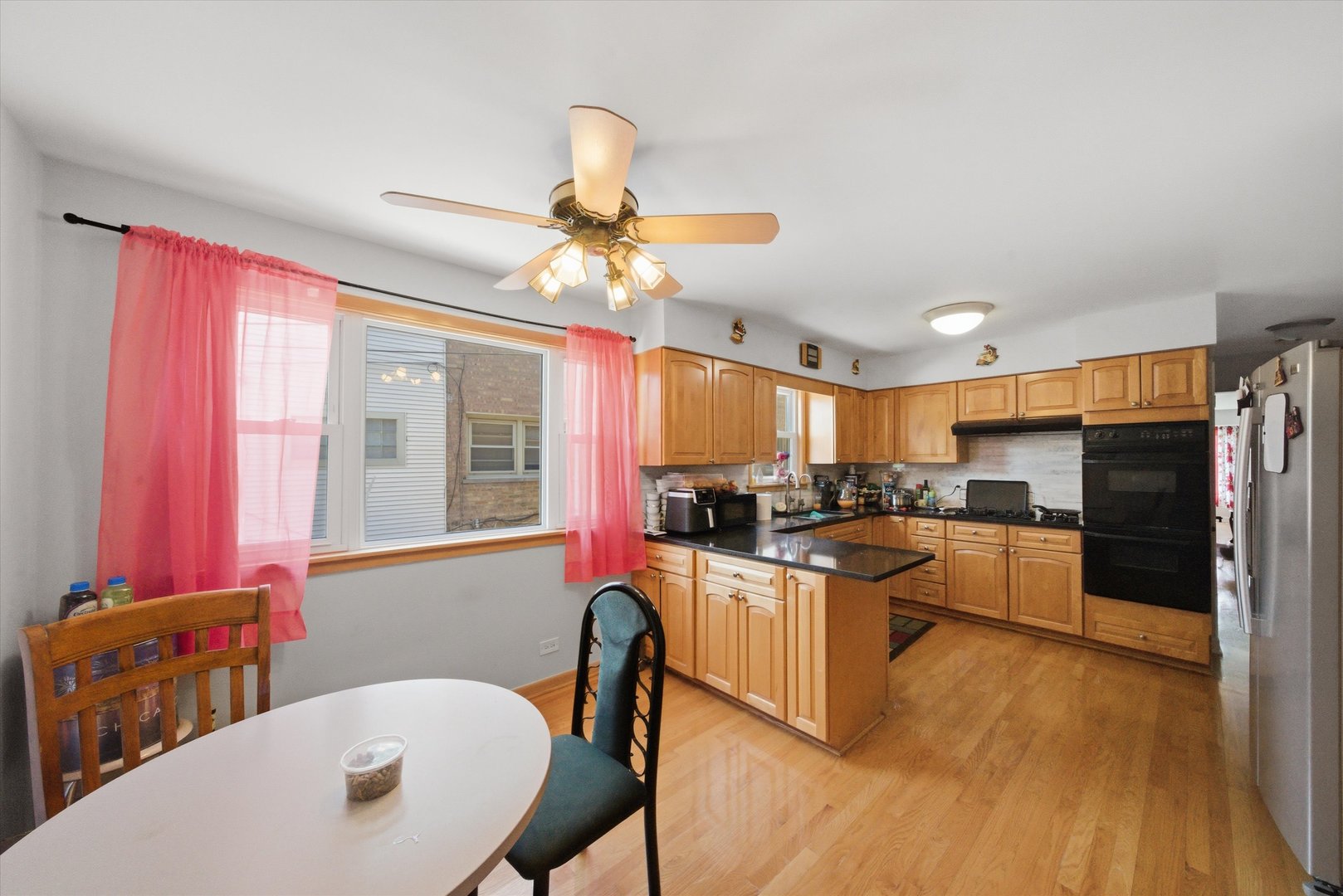 6122 W Leland Avenue, Chicago, IL 60630