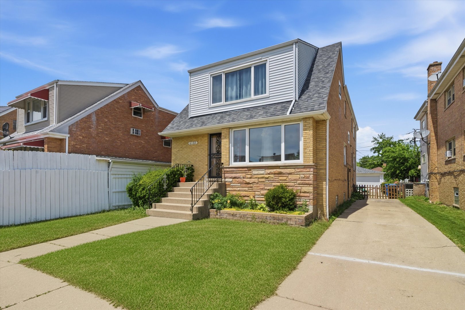 6122 W Leland Avenue, Chicago, IL 60630