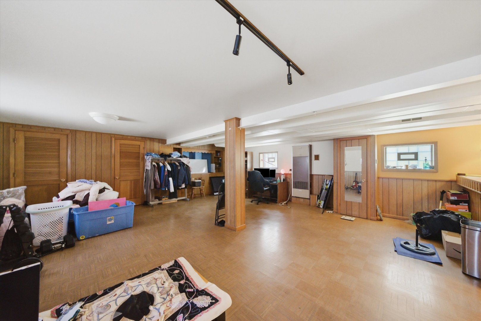6122 W Leland Avenue, Chicago, IL 60630