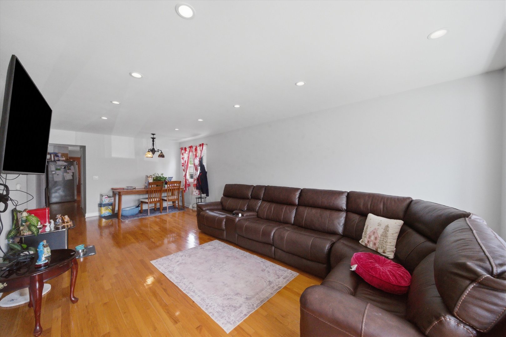 6122 W Leland Avenue, Chicago, IL 60630