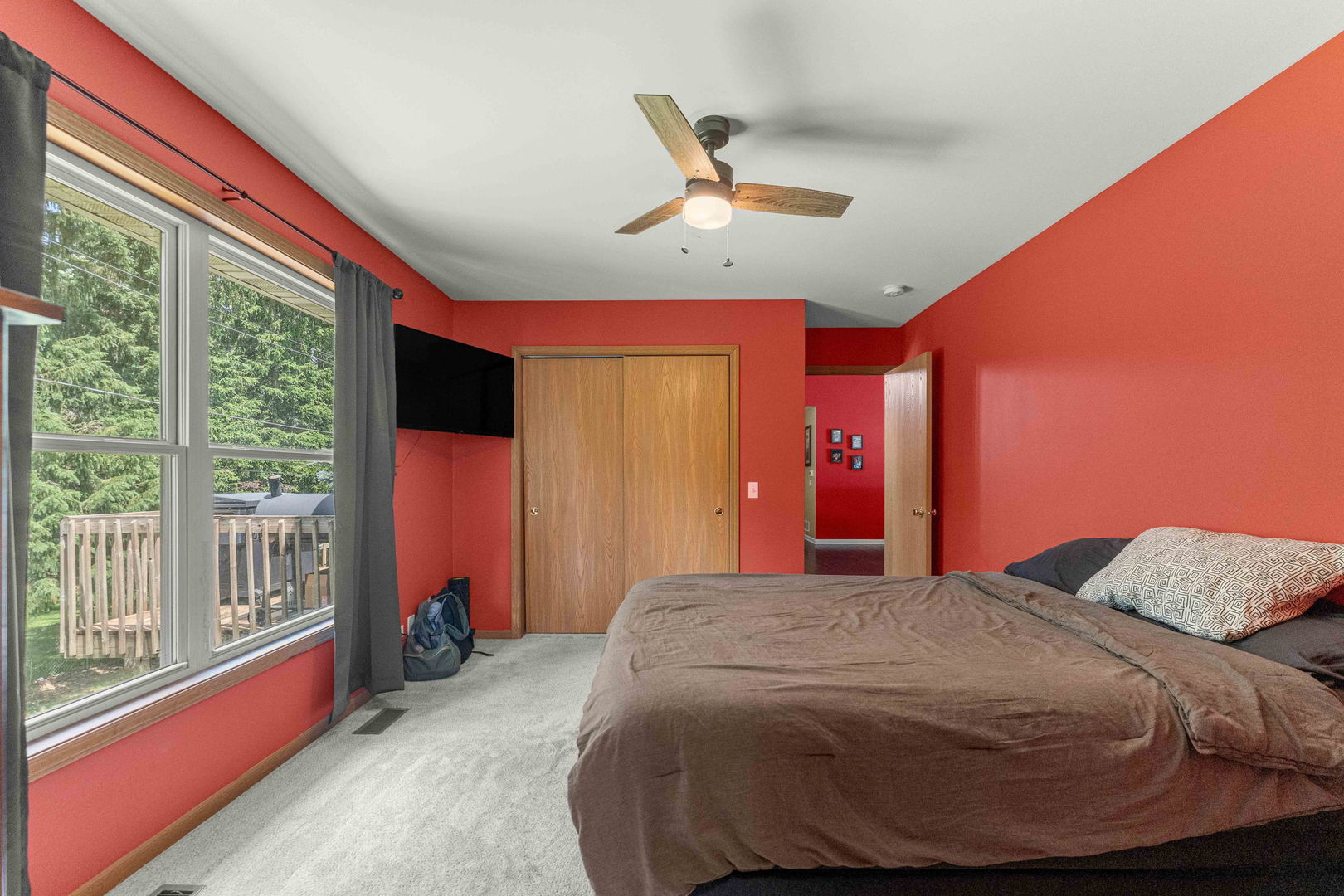 1820 W Oakleaf Drive, McHenry, IL 60051