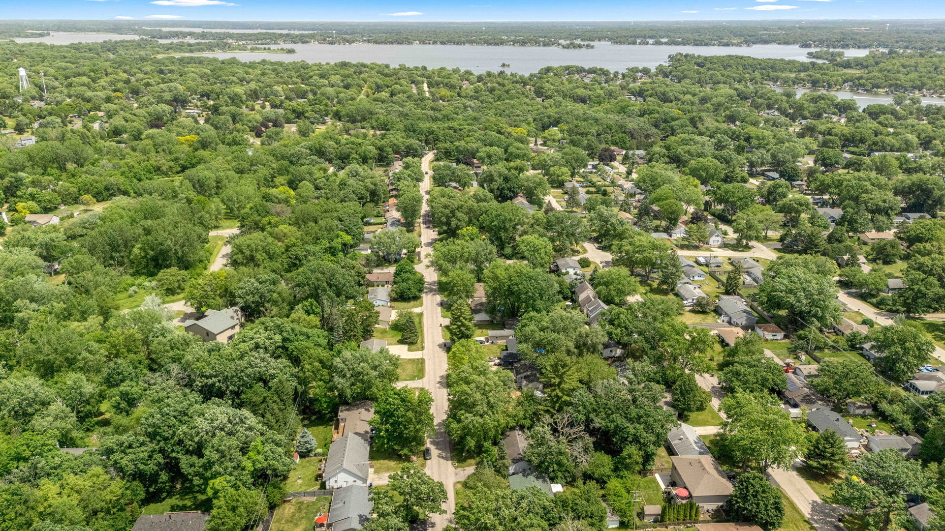1820 W Oakleaf Drive, McHenry, IL 60051