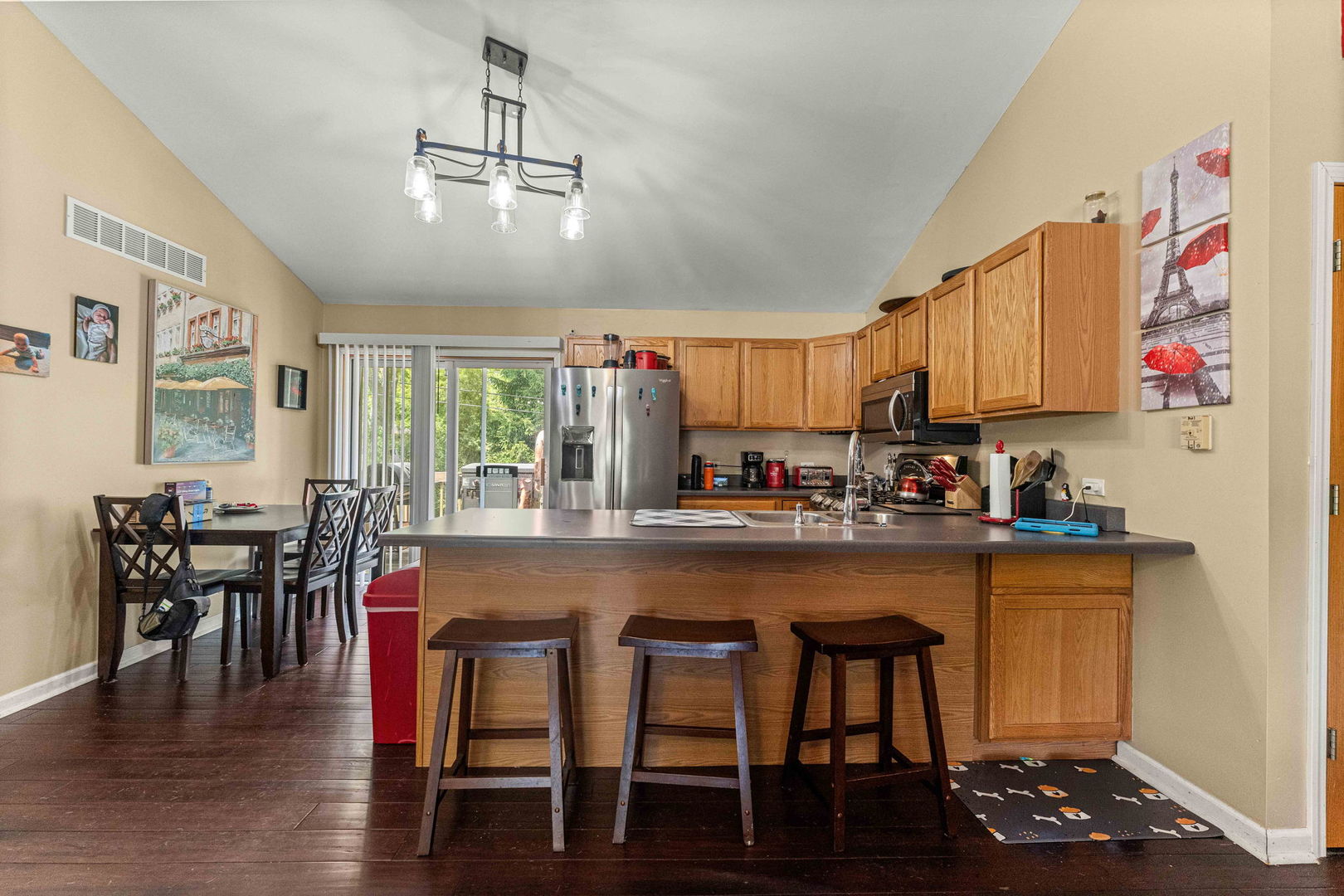 1820 W Oakleaf Drive, McHenry, IL 60051