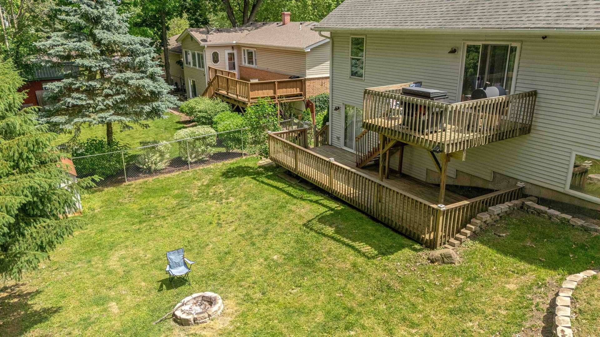 1820 W Oakleaf Drive, McHenry, IL 60051