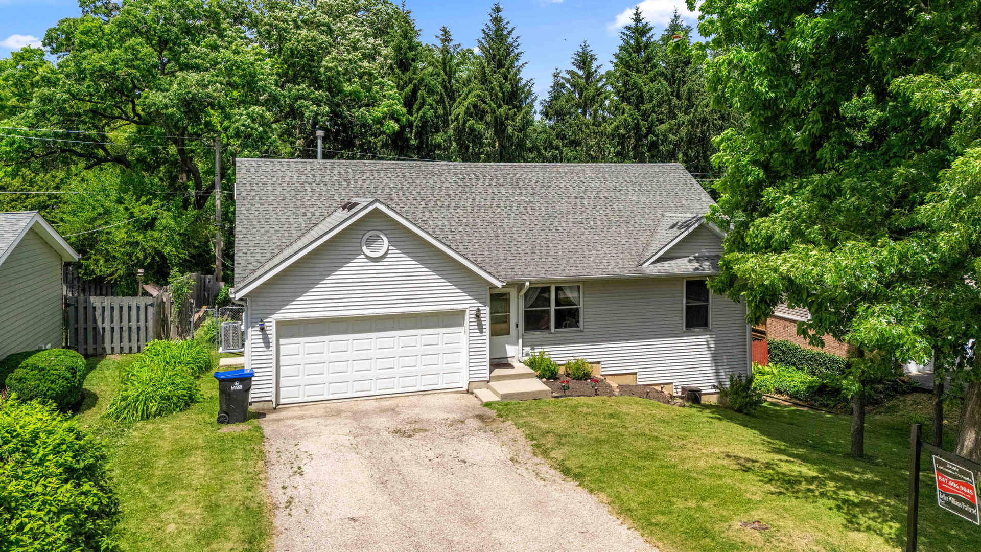 1820 W Oakleaf Drive, McHenry, IL 60051