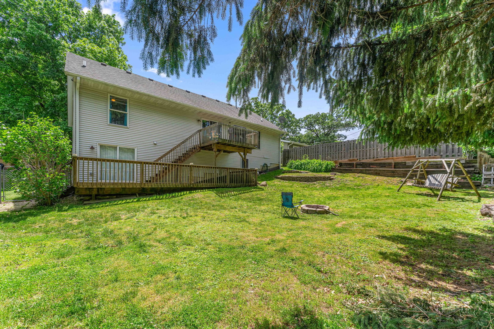 1820 W Oakleaf Drive, McHenry, IL 60051