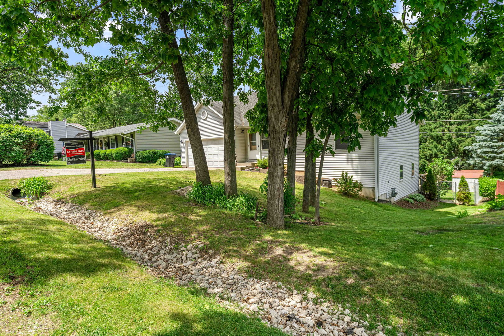 1820 W Oakleaf Drive, McHenry, IL 60051