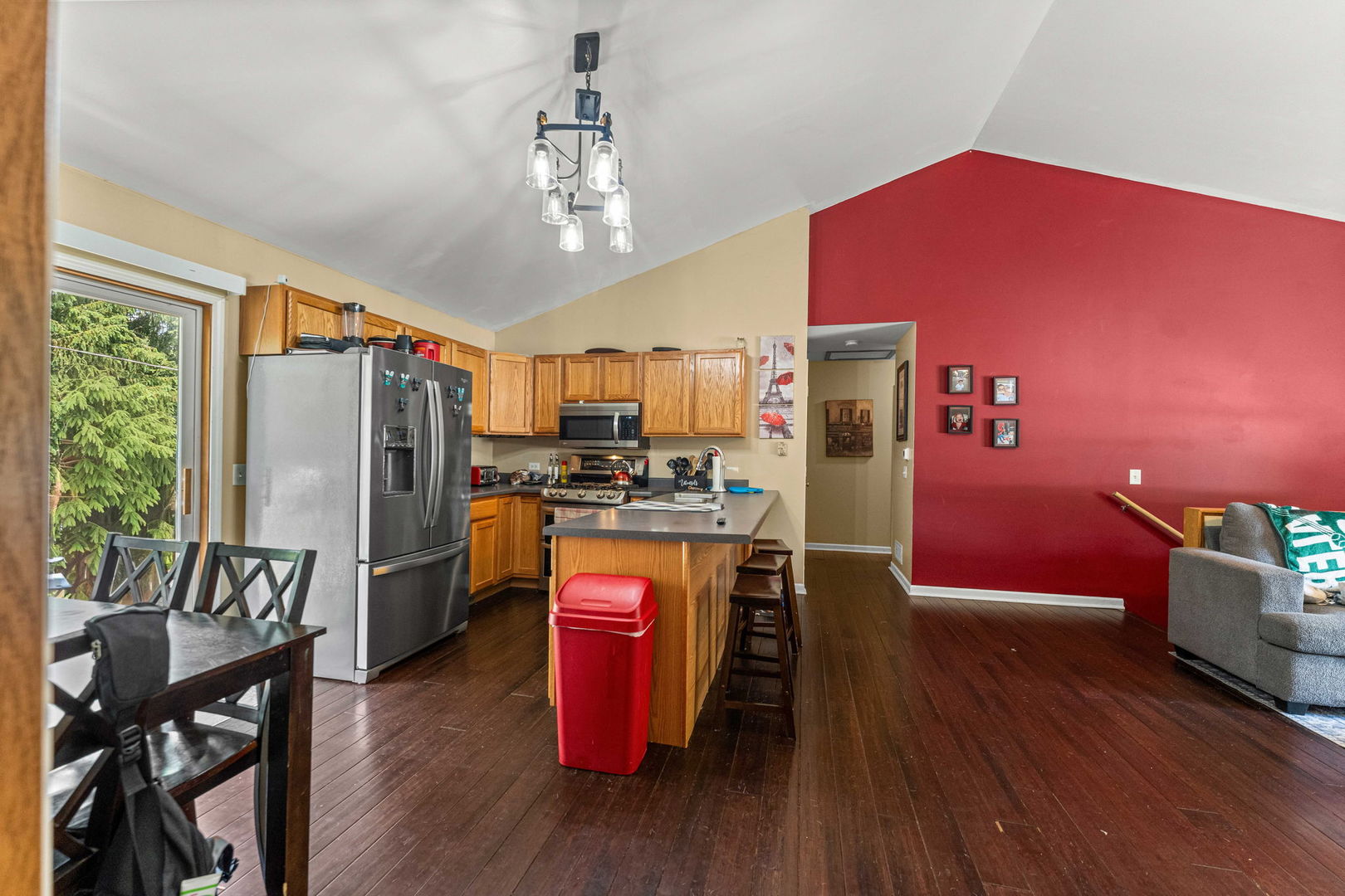 1820 W Oakleaf Drive, McHenry, IL 60051