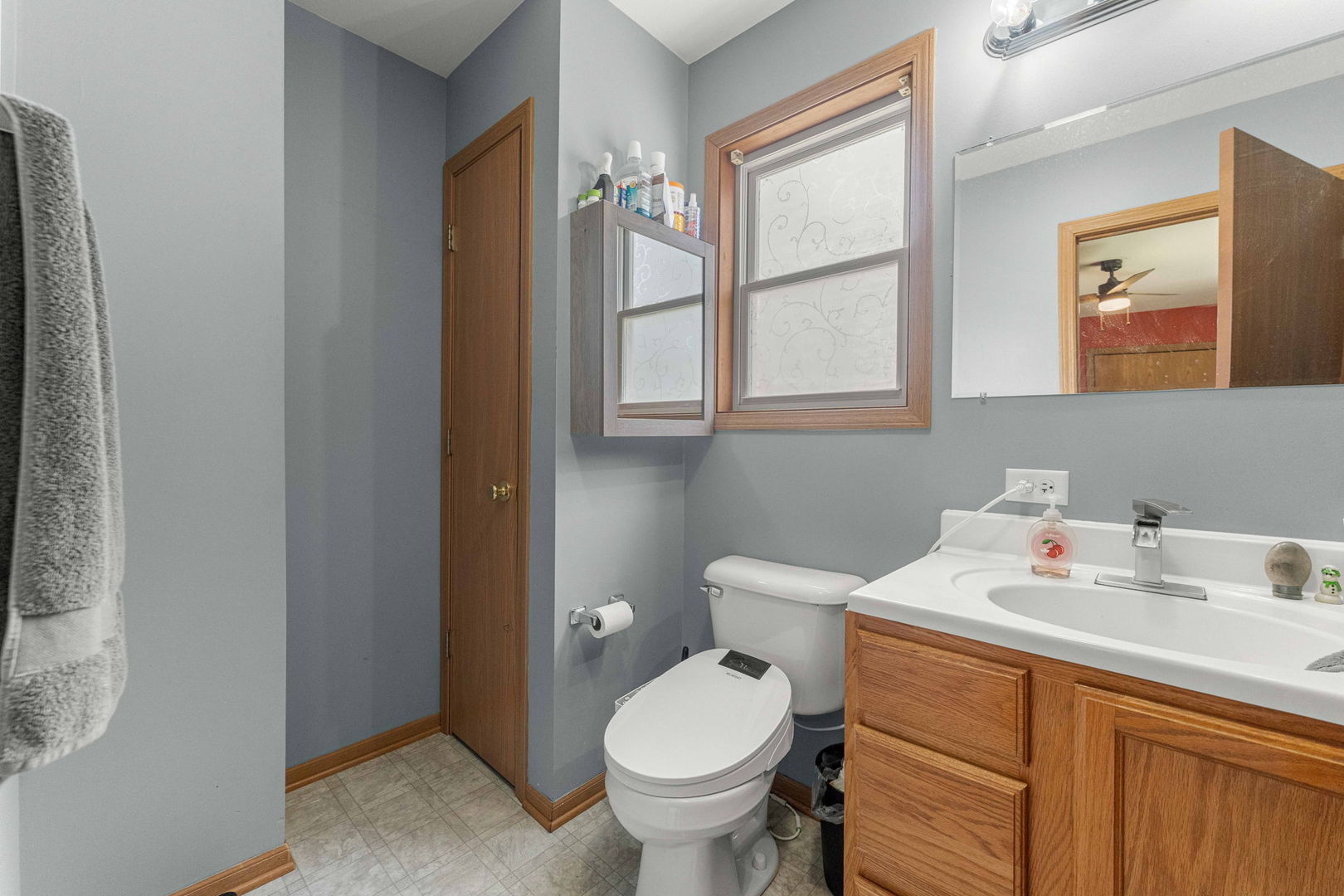 1820 W Oakleaf Drive, McHenry, IL 60051