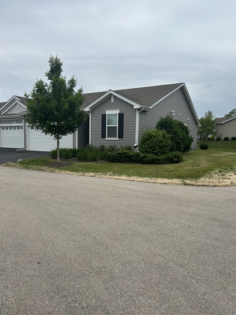 916 Darwin Street, North Aurora, IL 60542