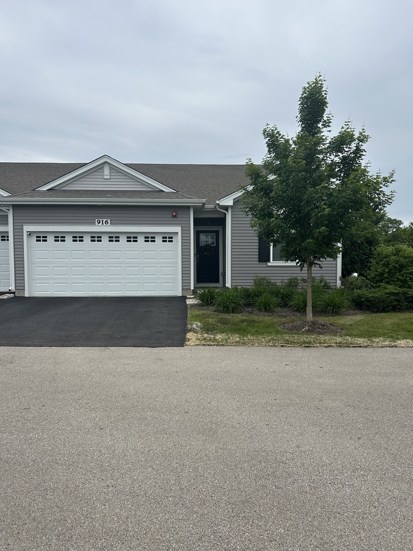 916 Darwin Street, North Aurora, IL 60542