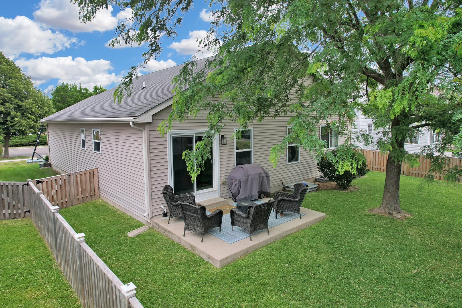 3345 Silver City Court, Montgomery, IL 60538
