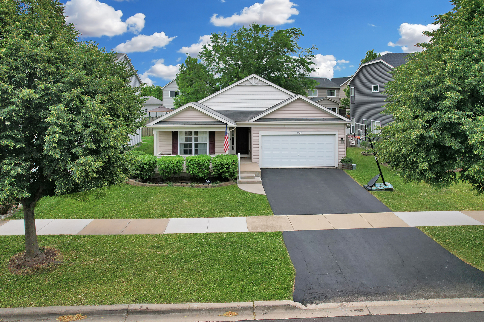 3345 Silver City Court, Montgomery, IL 60538