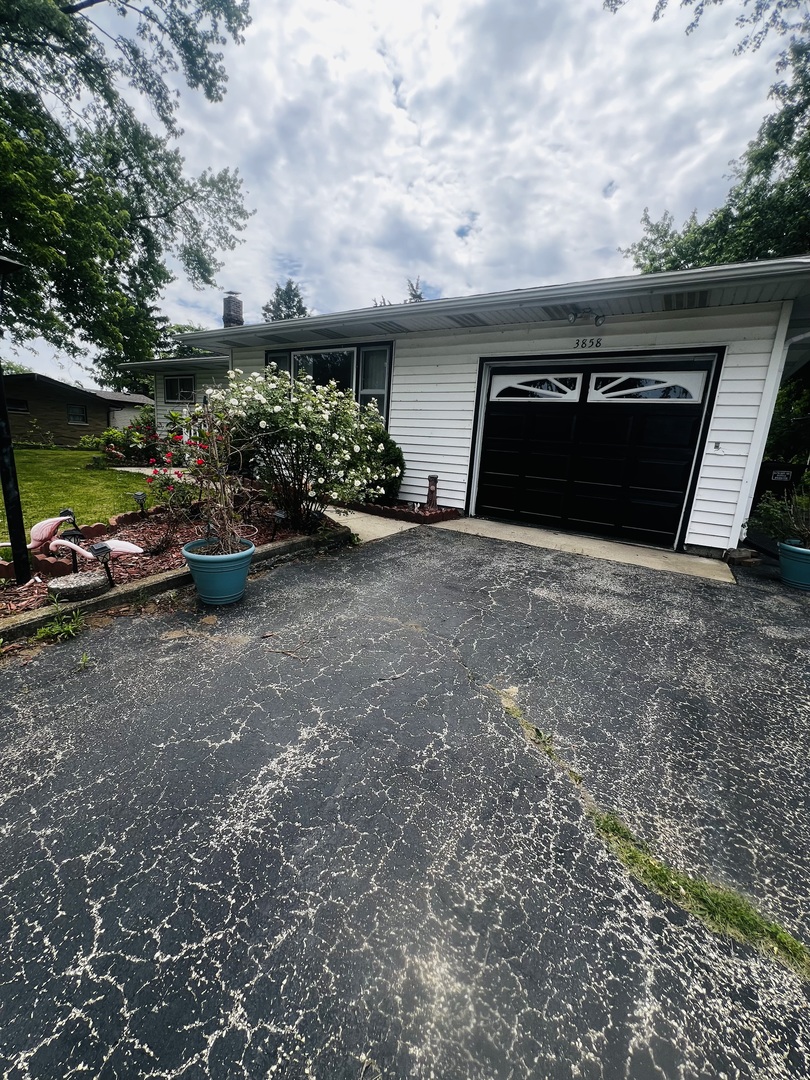 3858 E Lakeview Drive, Kankakee, IL 60901