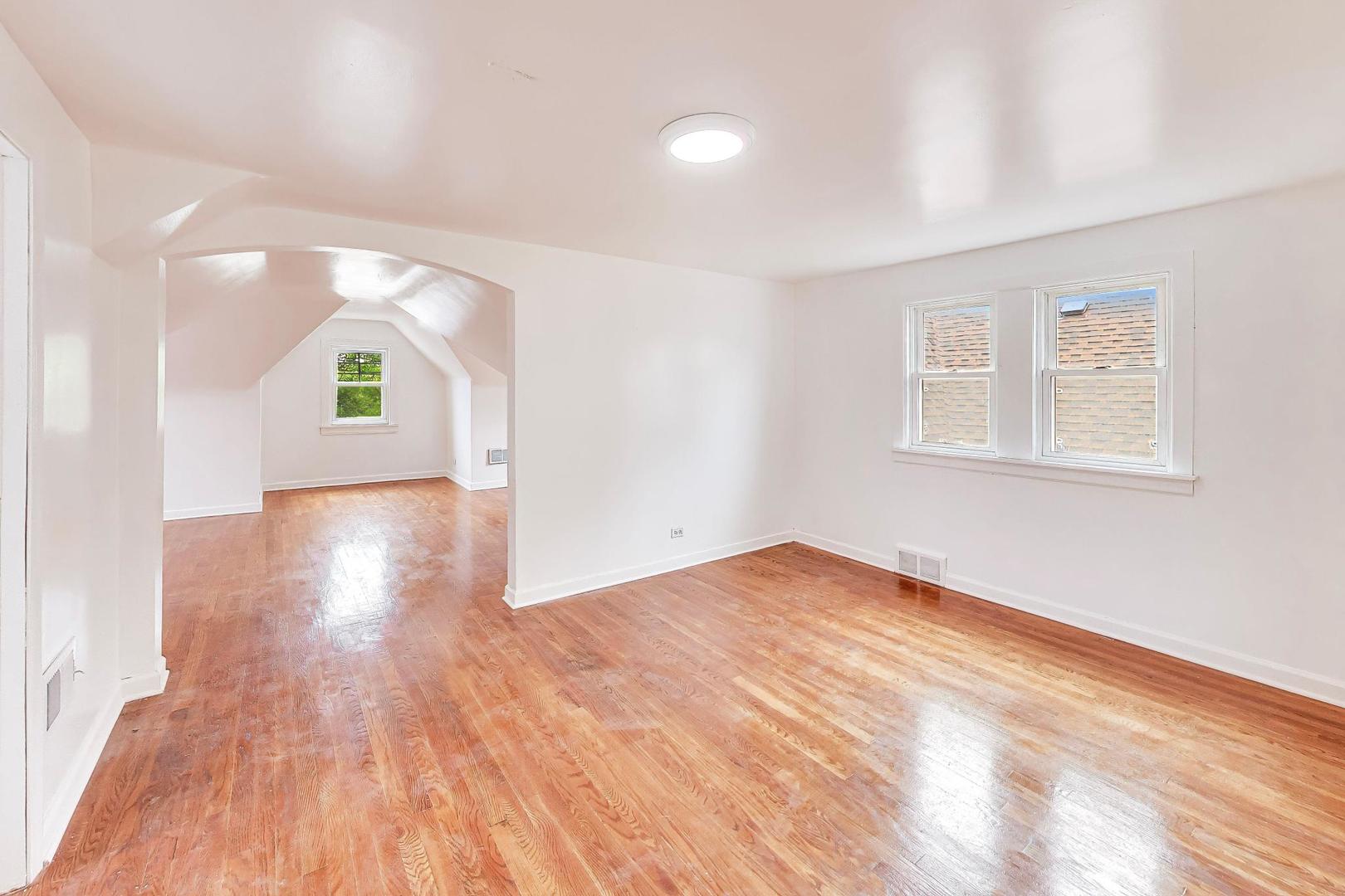 5718 N Parkside Avenue, Chicago, IL 60646