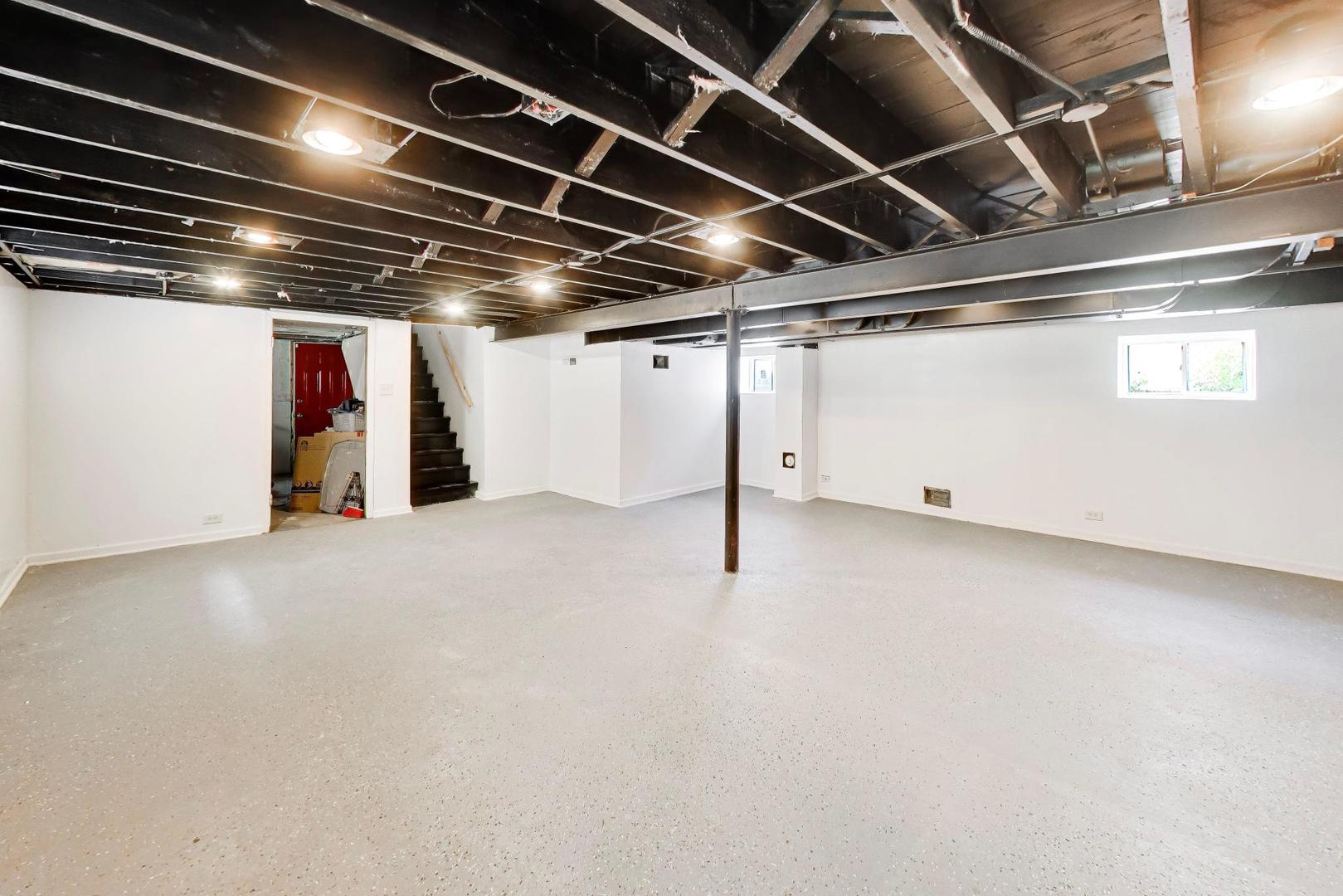5718 N Parkside Avenue, Chicago, IL 60646