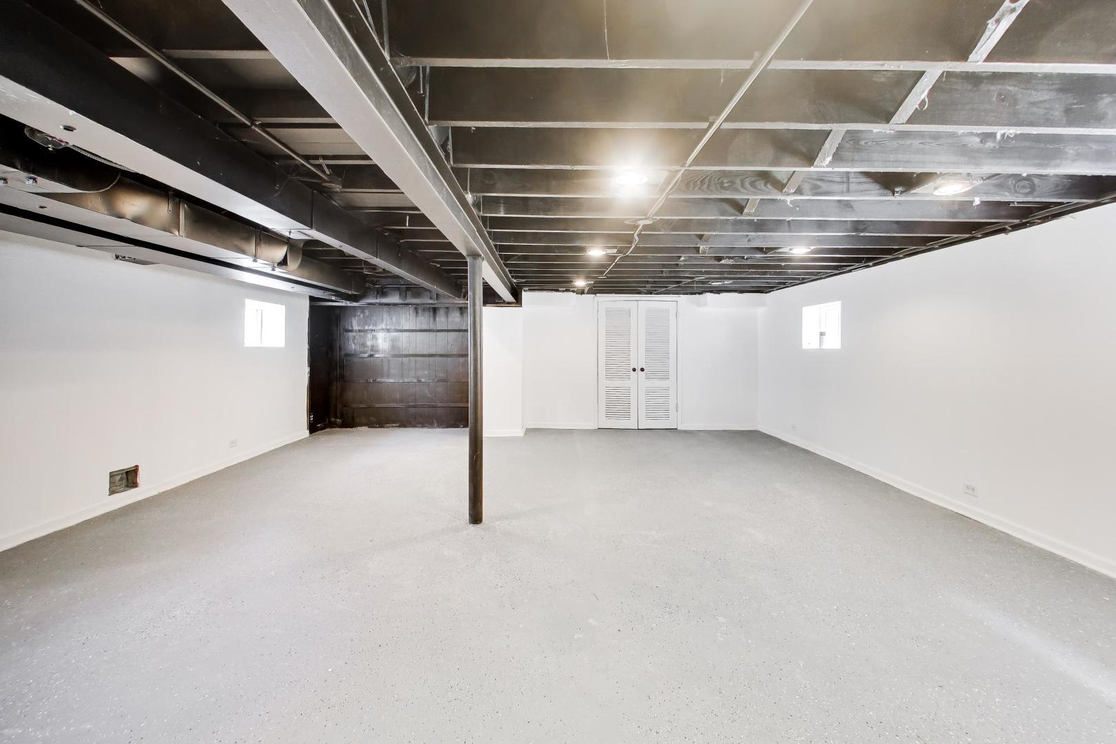 5718 N Parkside Avenue, Chicago, IL 60646