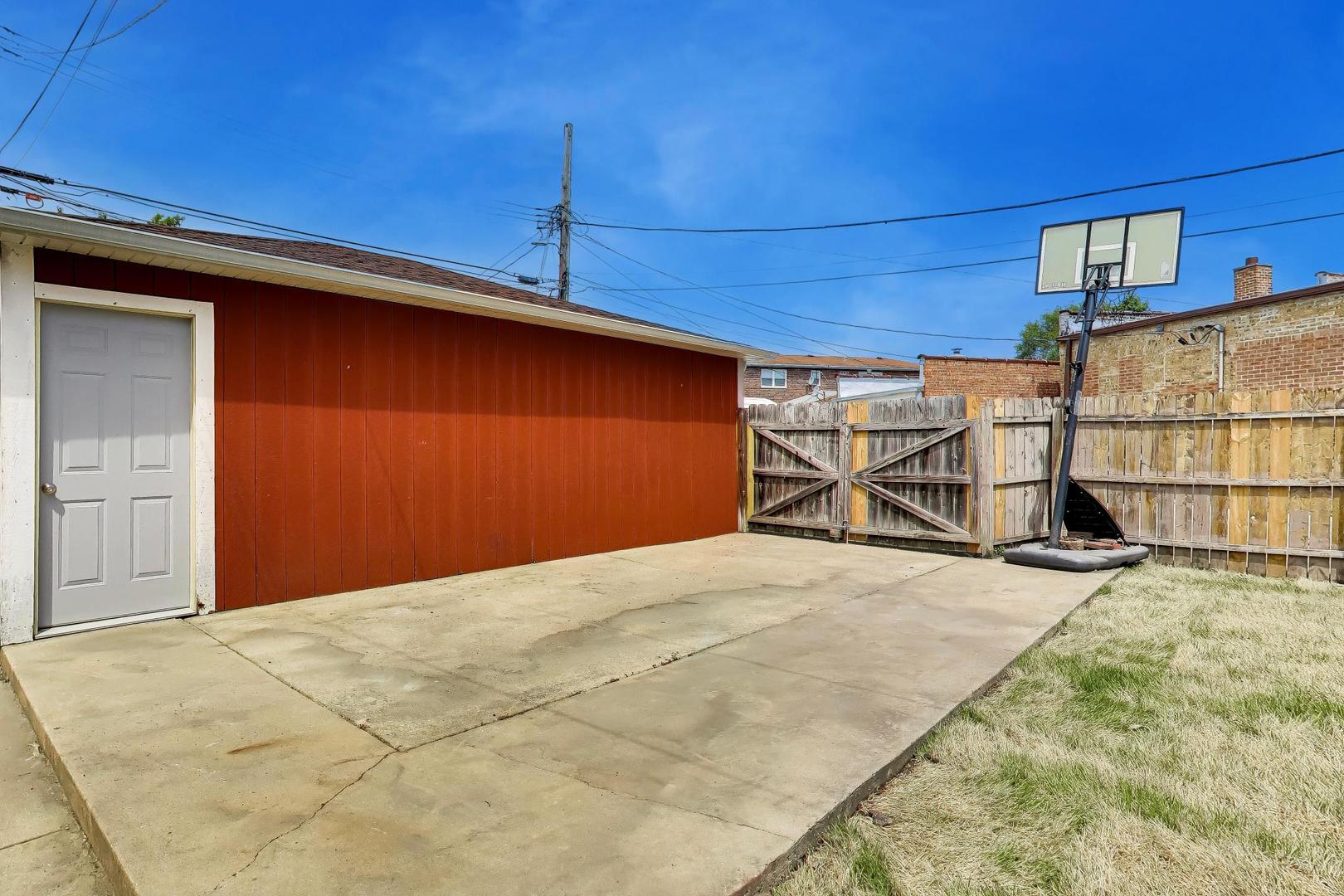 5718 N Parkside Avenue, Chicago, IL 60646