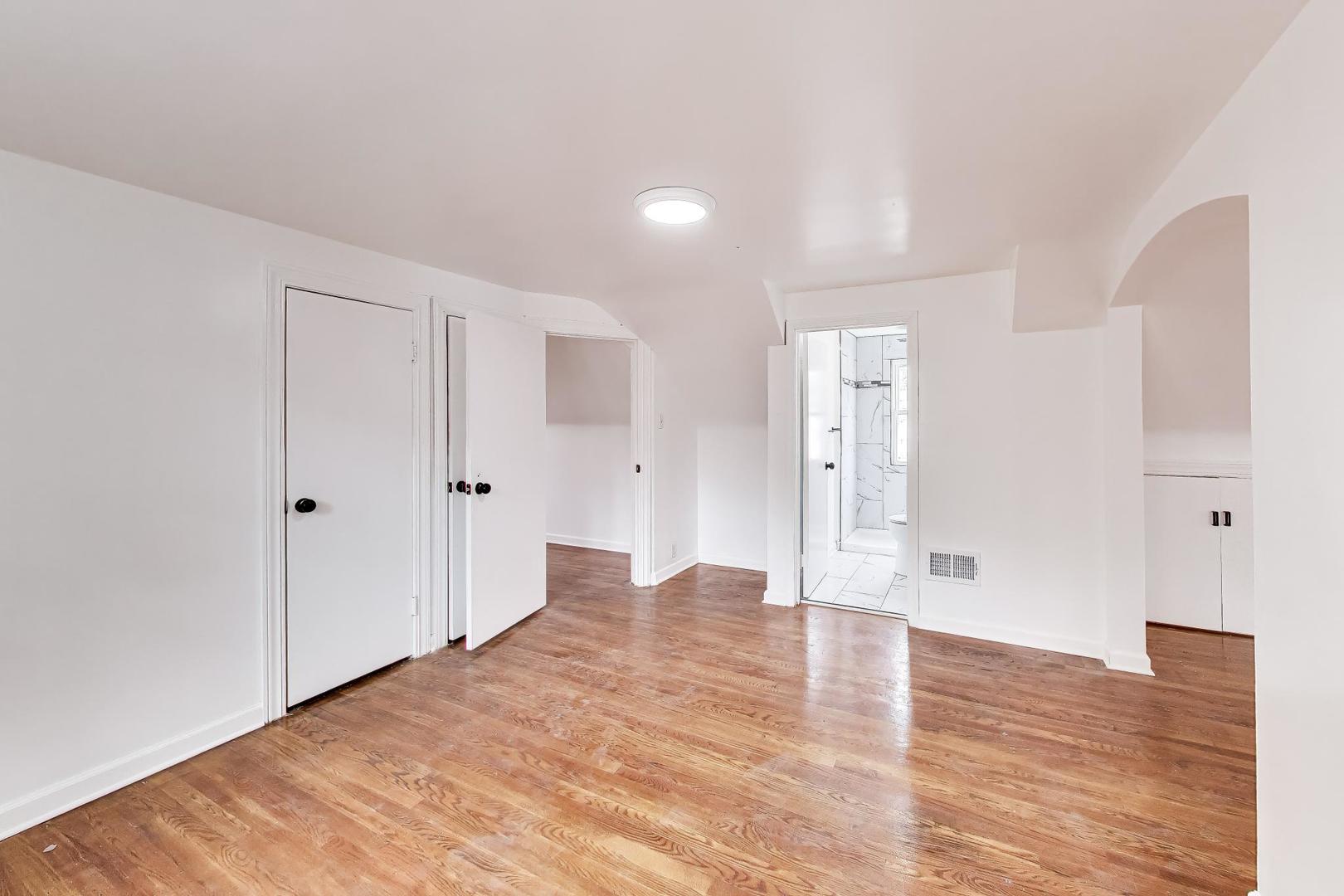 5718 N Parkside Avenue, Chicago, IL 60646
