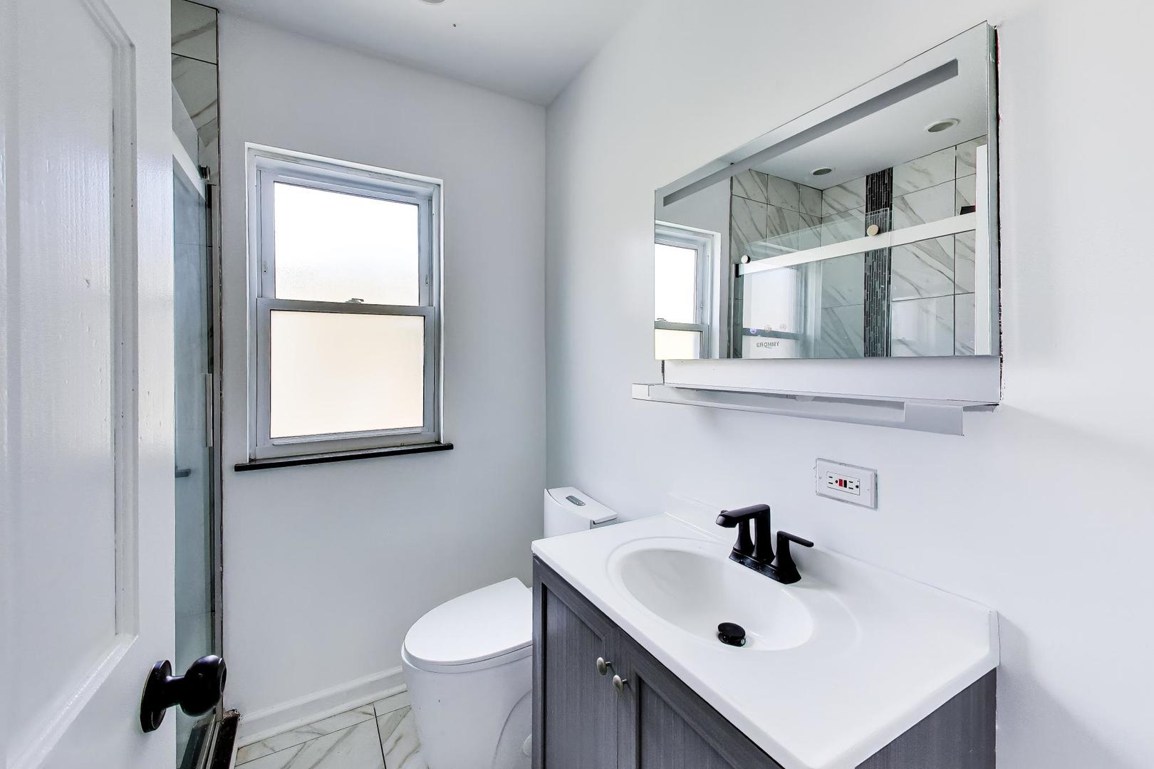 5718 N Parkside Avenue, Chicago, IL 60646