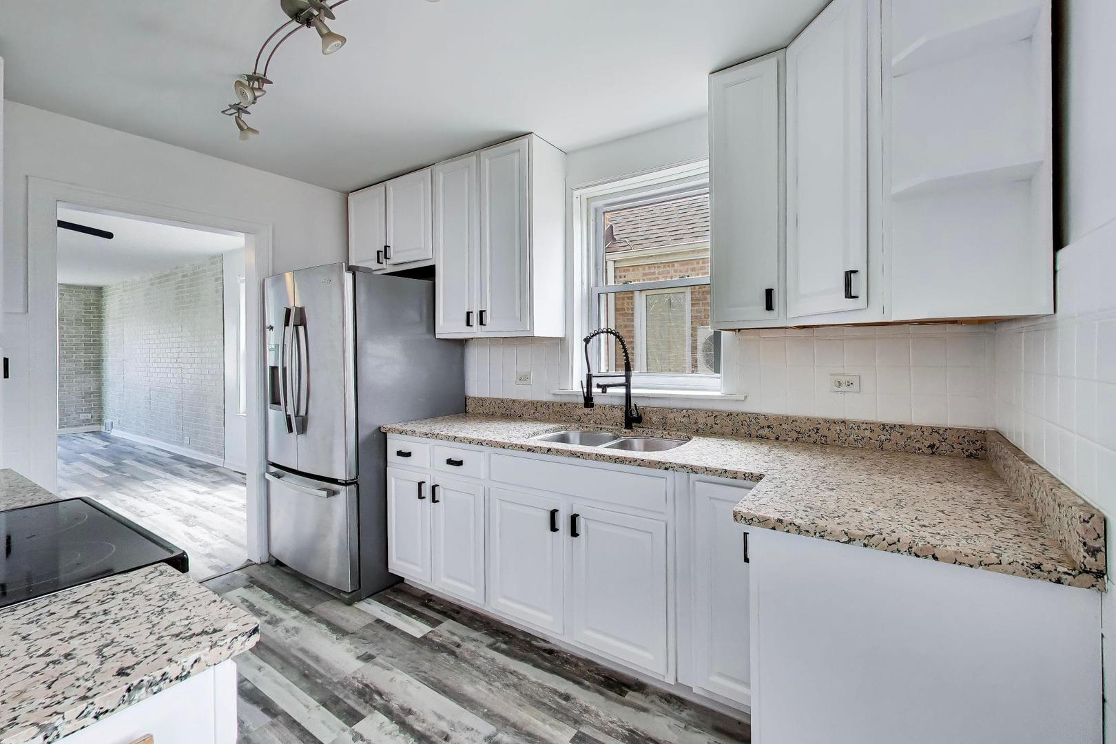5718 N Parkside Avenue, Chicago, IL 60646