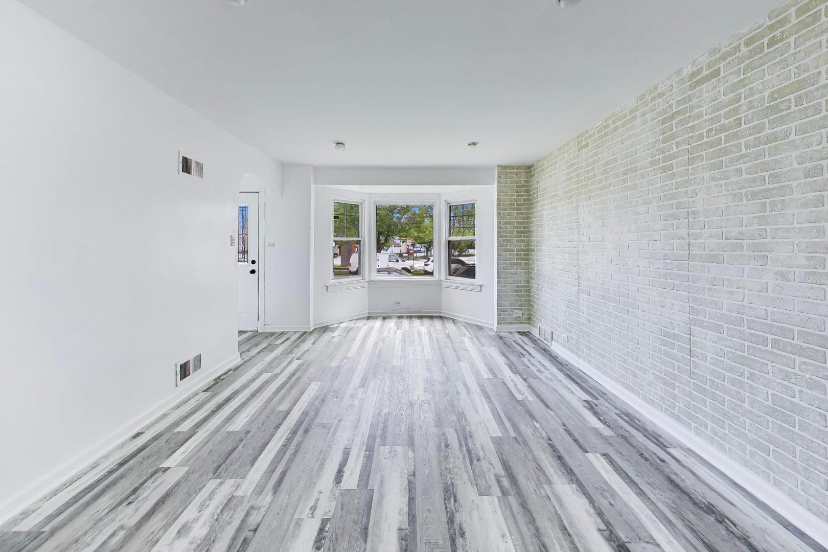 5718 N Parkside Avenue, Chicago, IL 60646