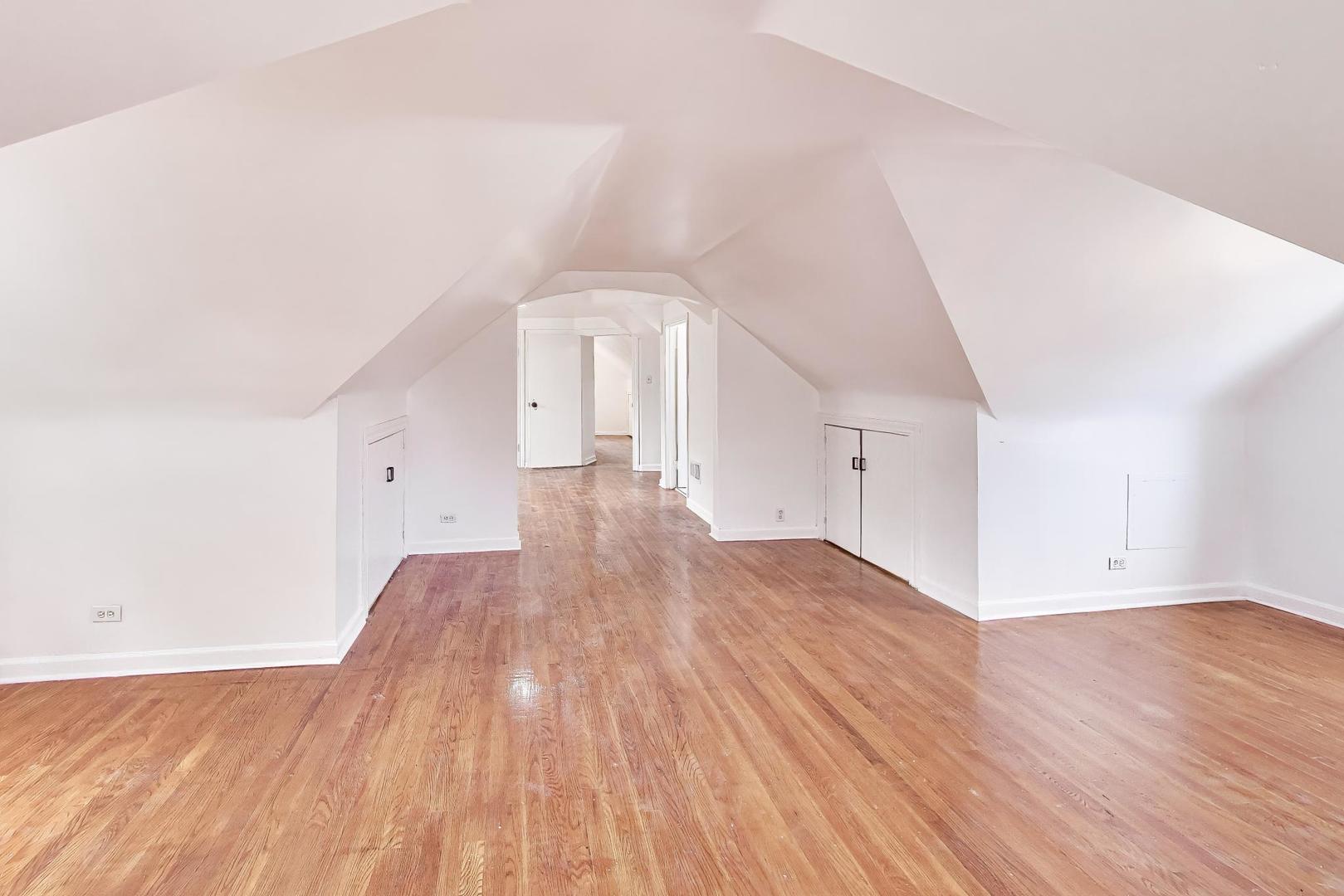 5718 N Parkside Avenue, Chicago, IL 60646