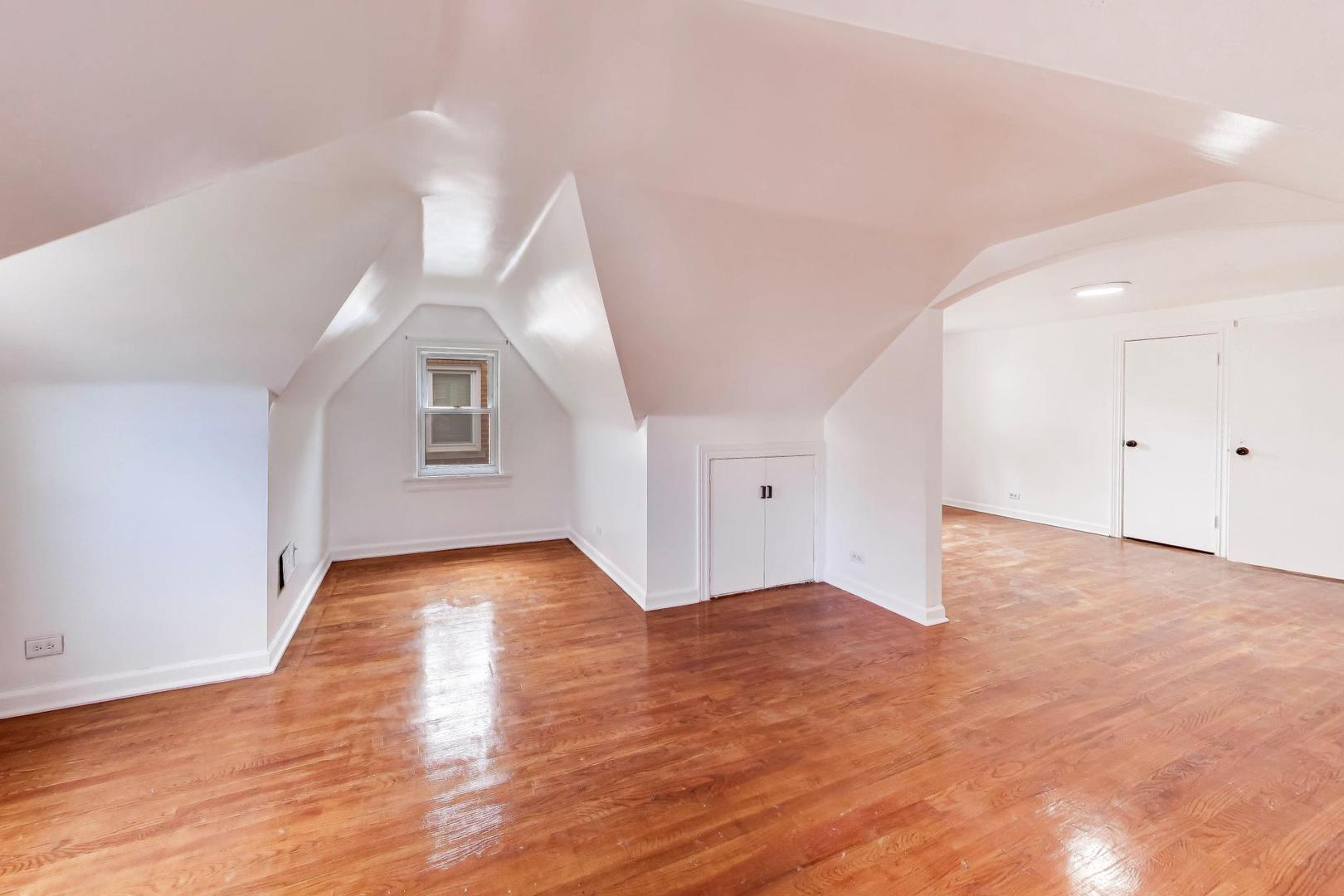 5718 N Parkside Avenue, Chicago, IL 60646