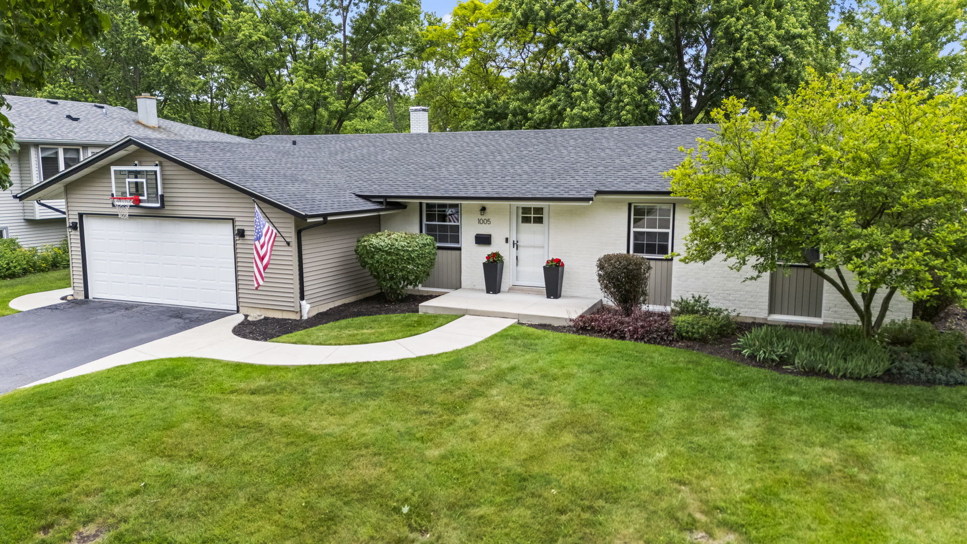 1005 W Firestone Drive, Hoffman Estates, IL 60192