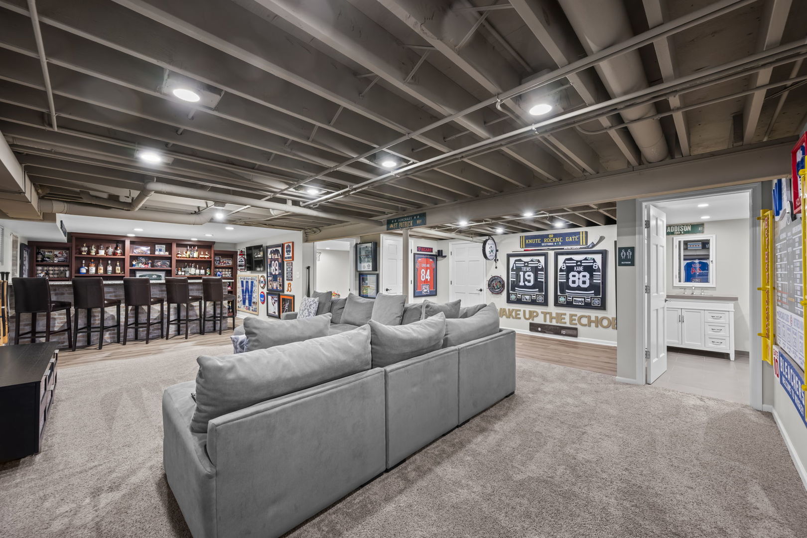 1005 W Firestone Drive, Hoffman Estates, IL 60192